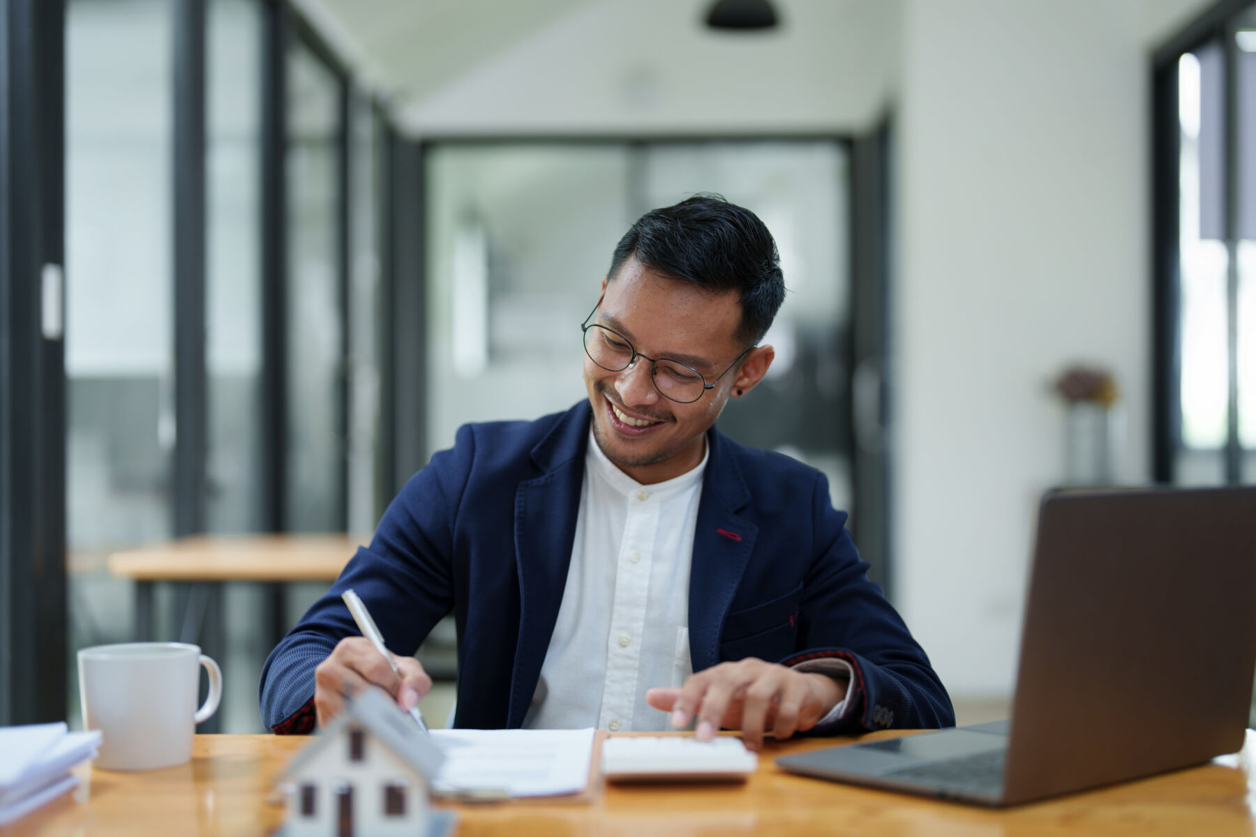 Photo shows Guarantee, mortgage, agreement, contract, sign, the customer is signing the contract document as evidence to the real estate agent or bank officer according to the agreement according to the document.