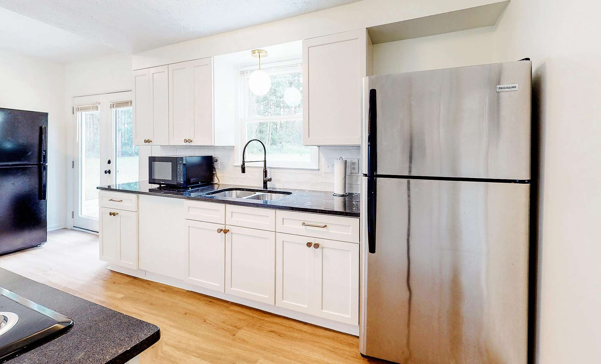 kitchen, detected: refrigerator, microwave
