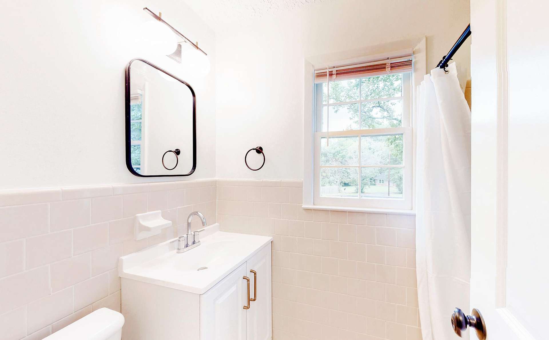 bathroom, detected: toilet
