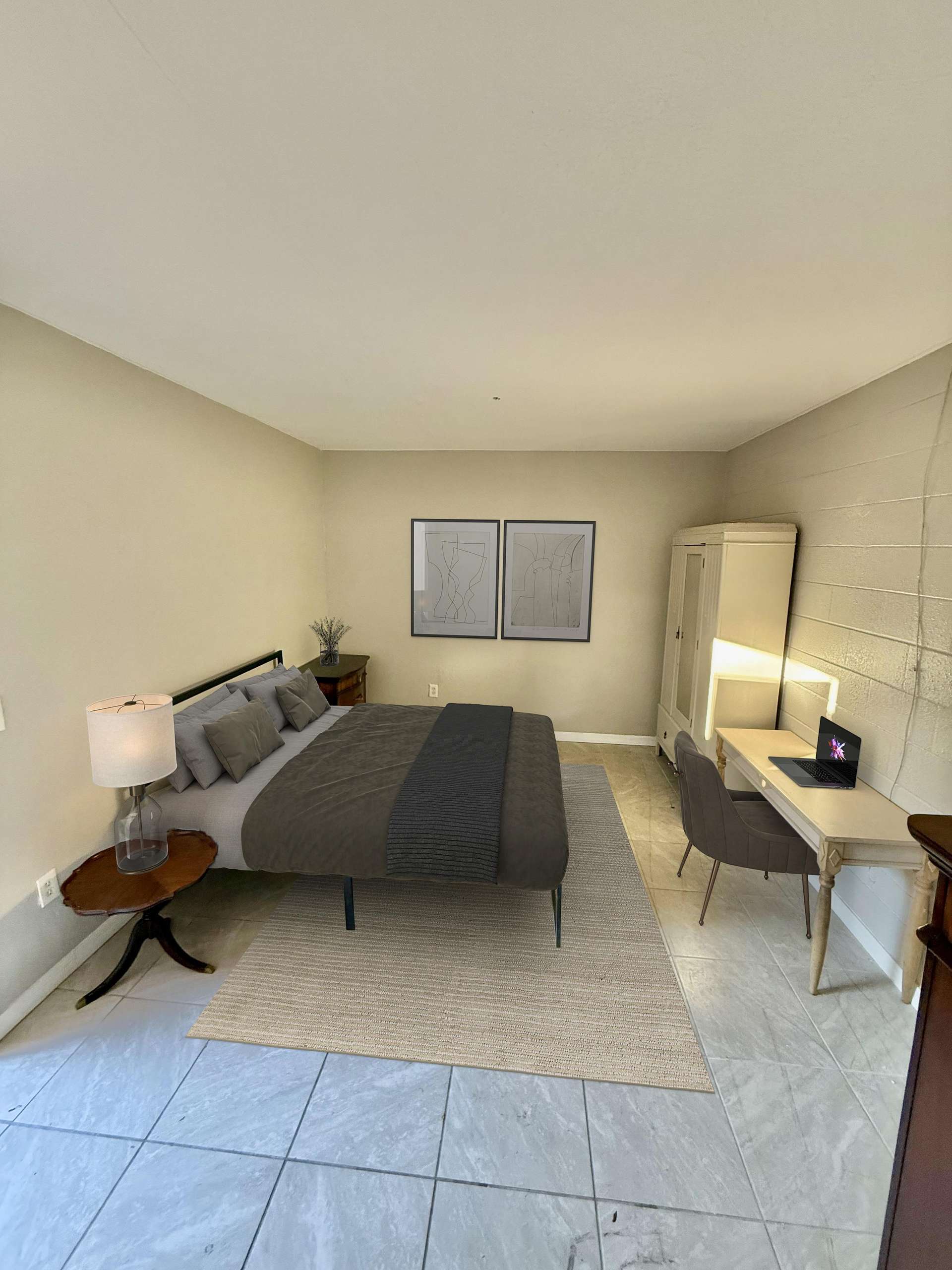 Large and spacious room with Queen bed