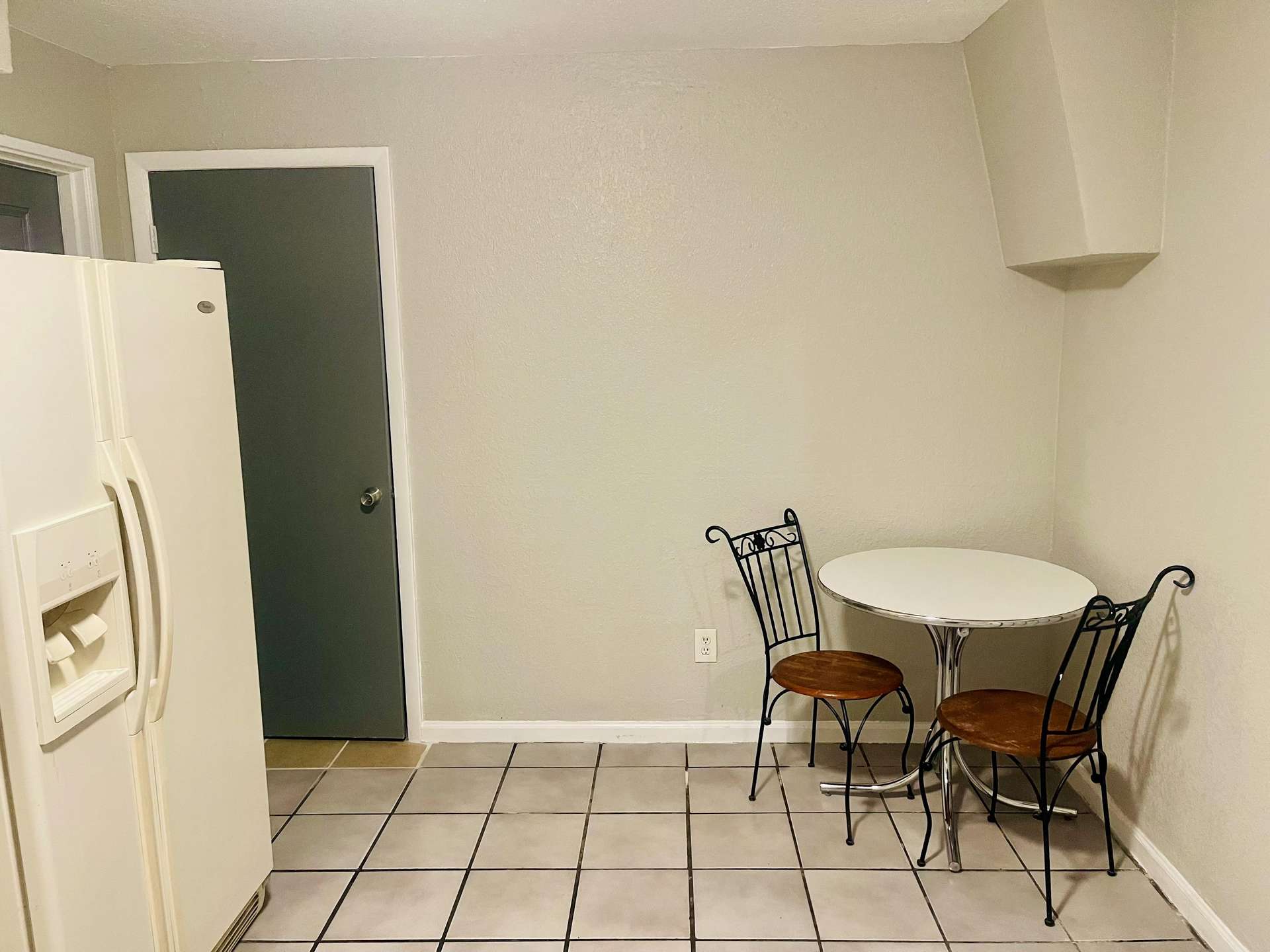 Breakfast table in Kitchen
