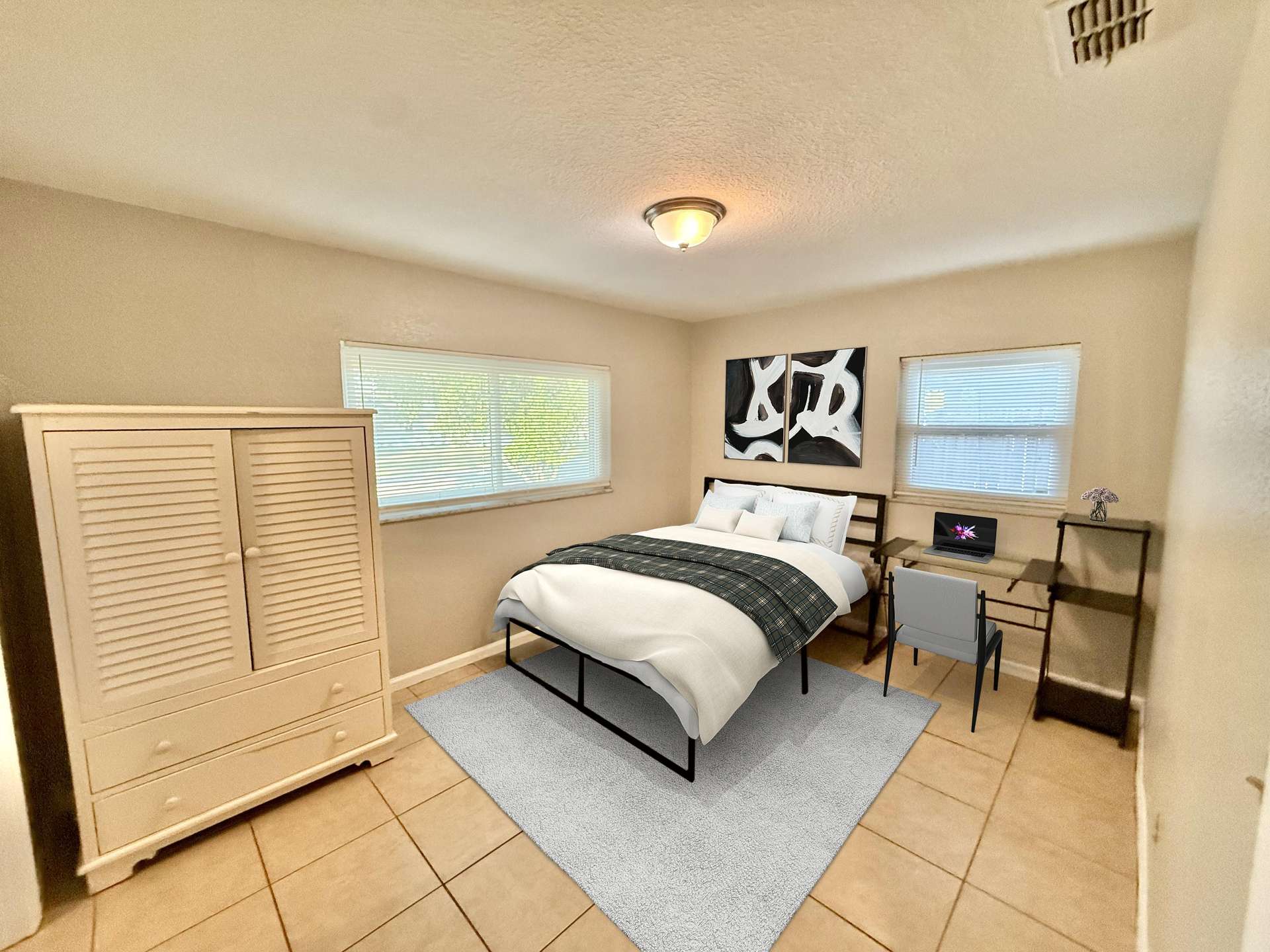 Large and spacious room with Queen bed.