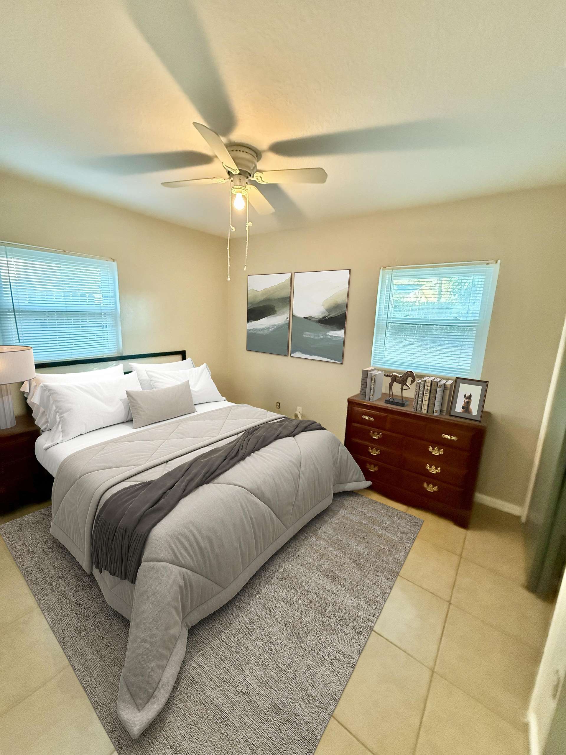 Large and spacious room with Queen bed