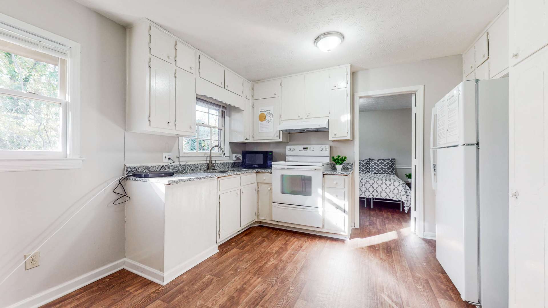 kitchen, detected: kitchen stove, stove, microwave oven, refrigerator, gas stove