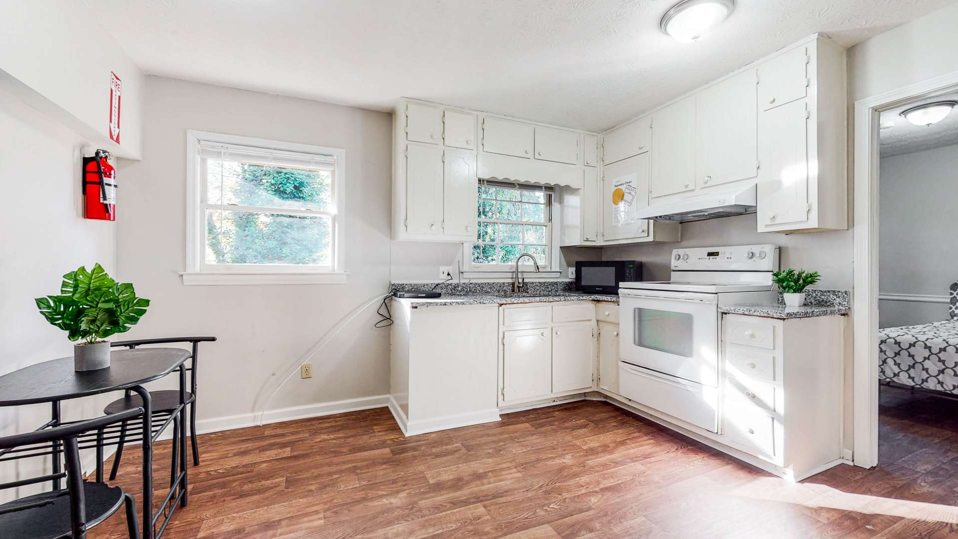kitchen, detected: kitchen stove, stove
