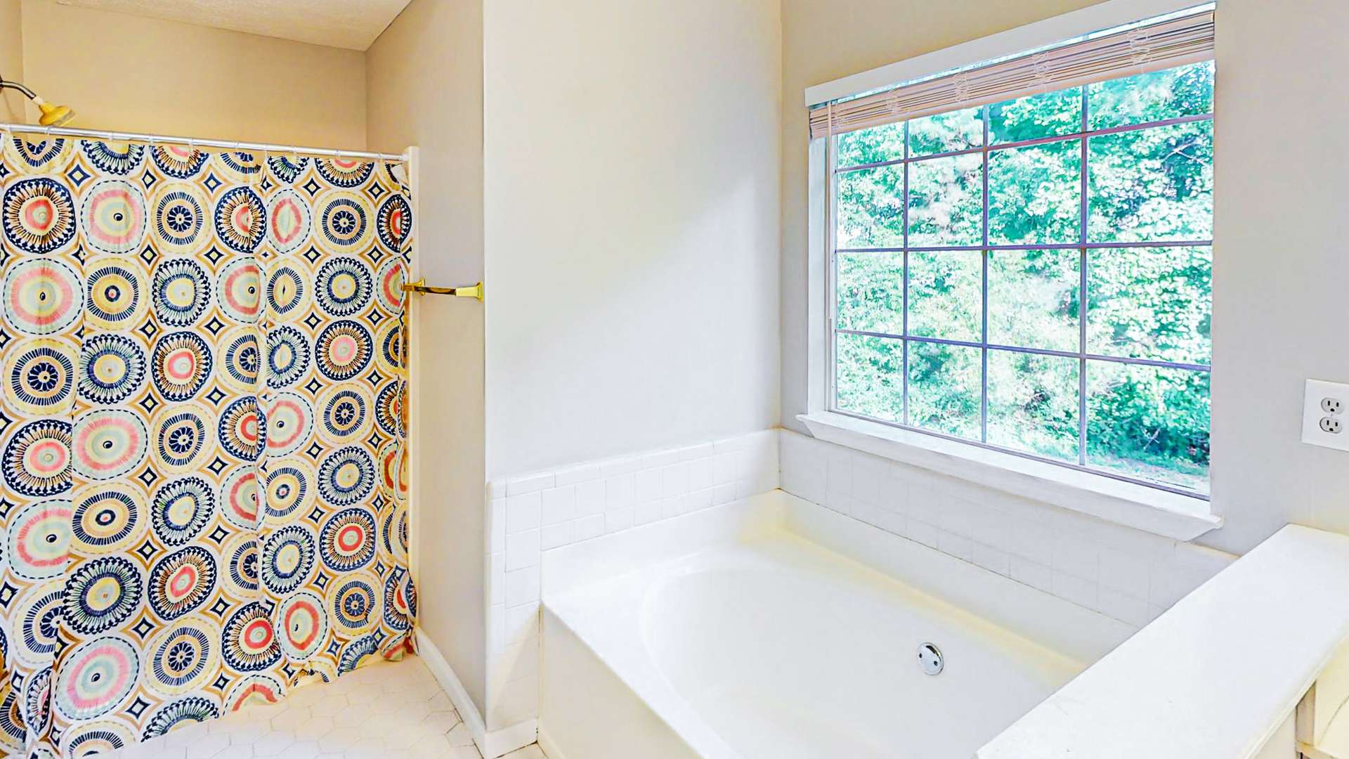 bathroom, detected: bathtub