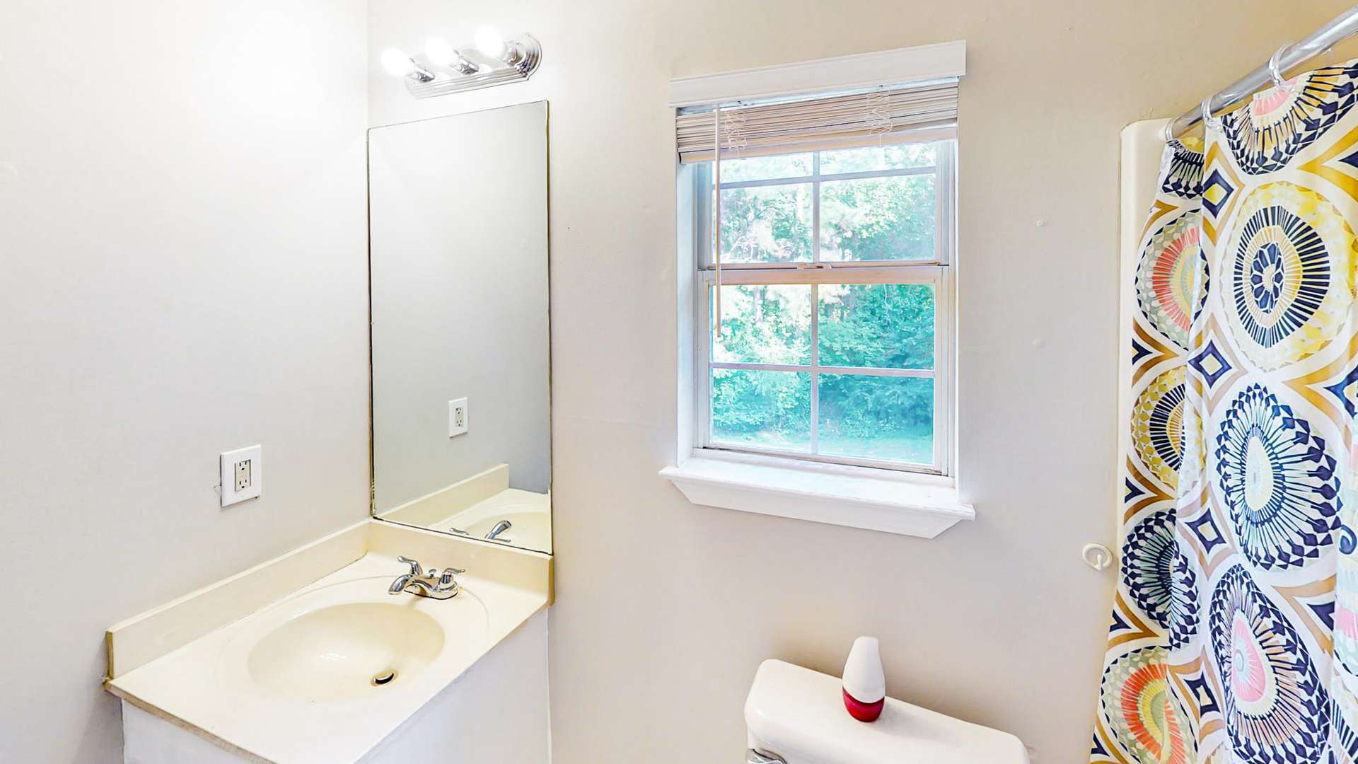 bathroom, detected: window blind