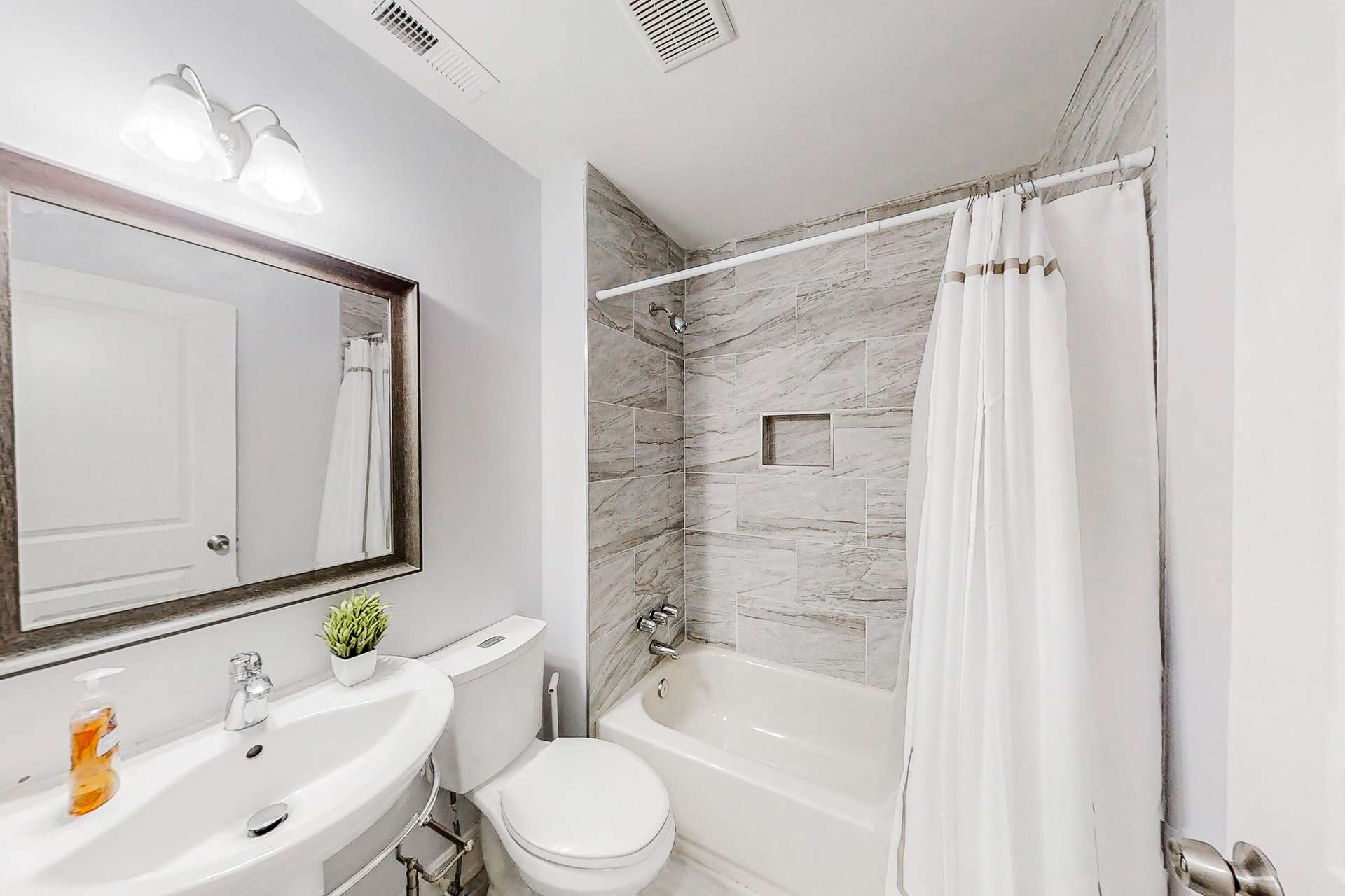 bathroom, detected: bathtub, shower