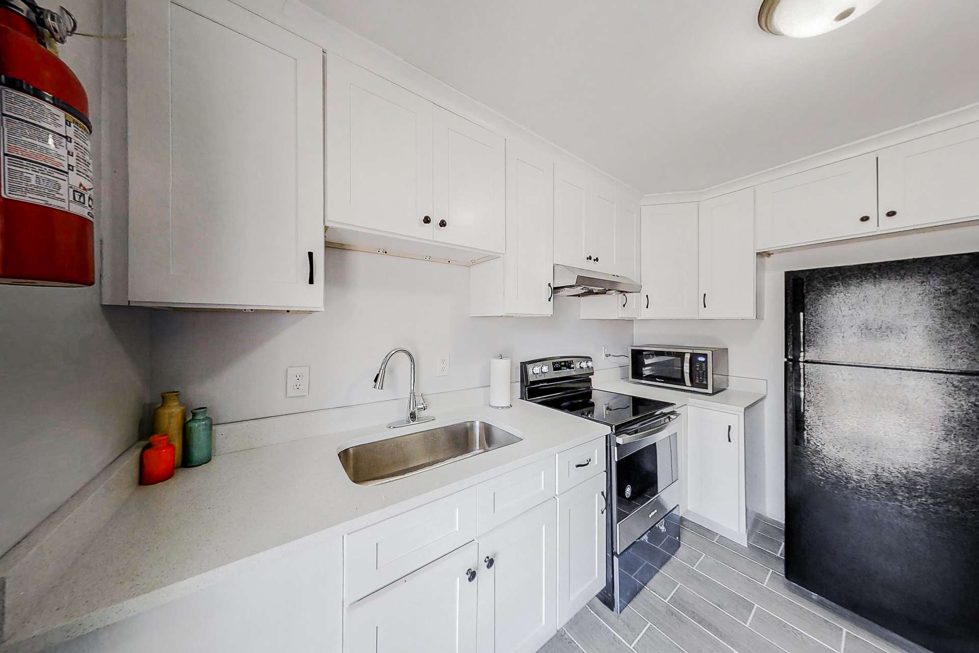 kitchen, detected: kitchen stove, stove, gas stove