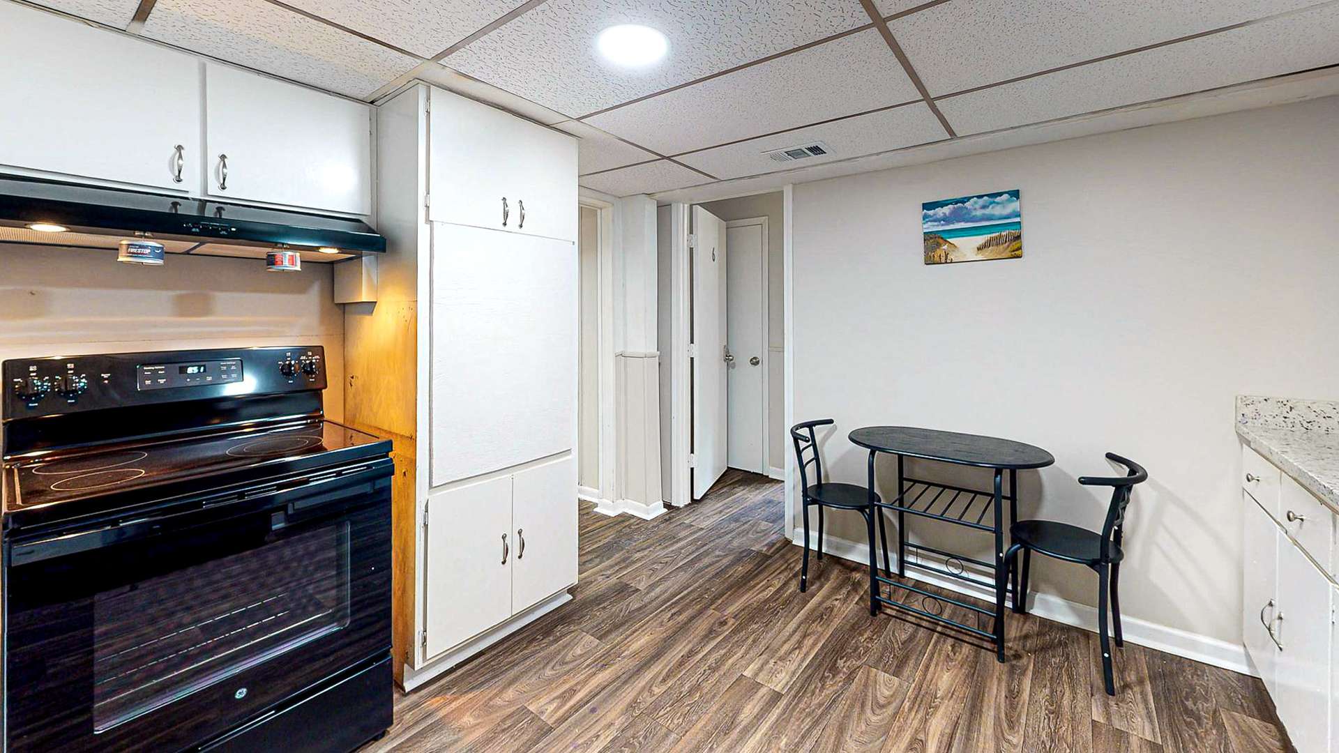 kitchen_and_dining_room, detected: kitchen stove, gas stove, stove, microwave oven