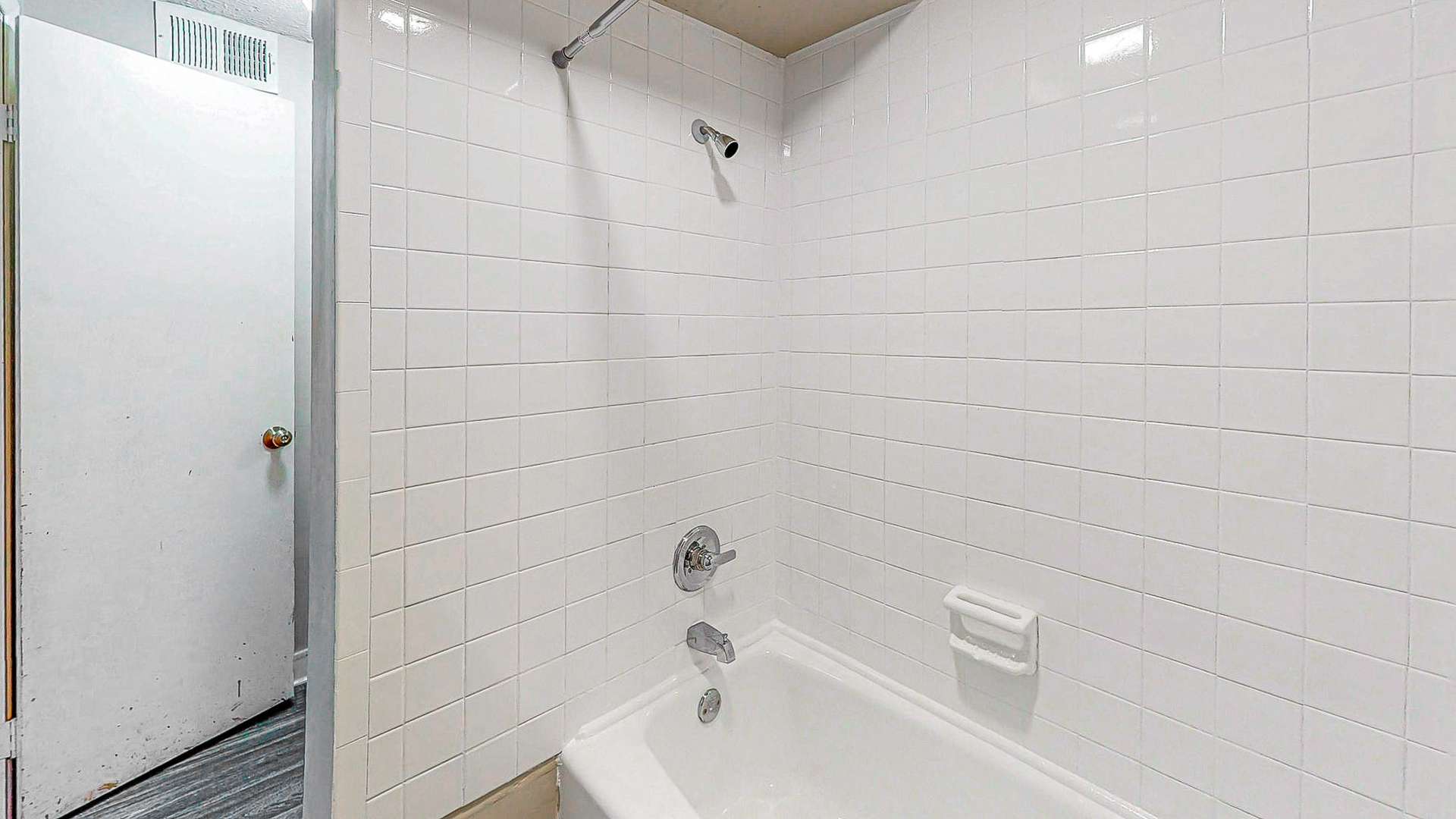 bathroom, detected: bathtub, shower