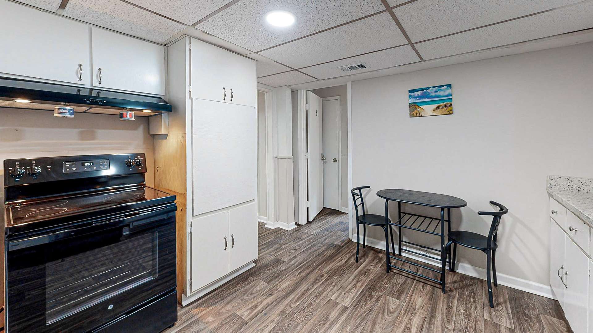 kitchen_and_dining_room, detected: kitchen stove, gas stove, stove, microwave oven