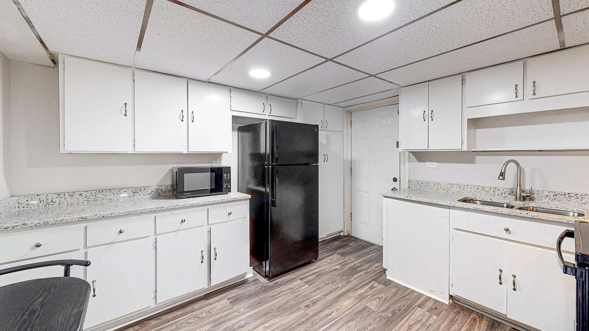 kitchen, detected: kitchen stove, stove
