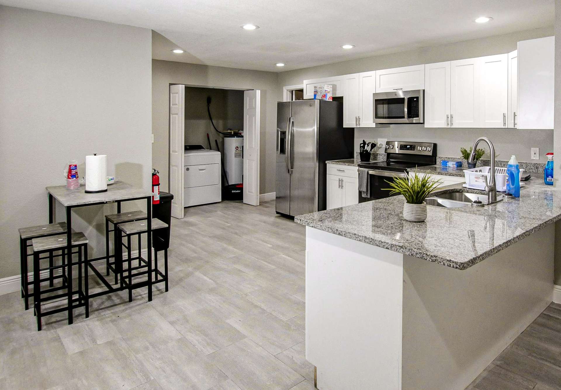 kitchen, detected: kitchen stove, microwave oven, refrigerator, stove