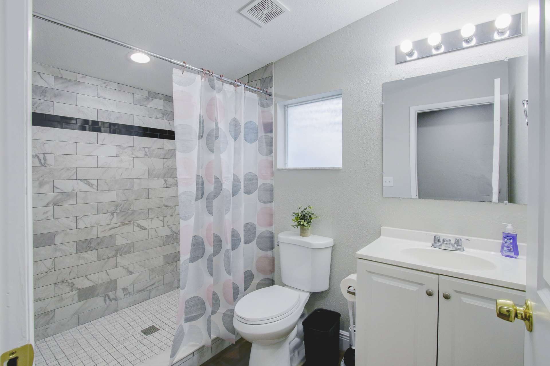 bathroom, detected:shower