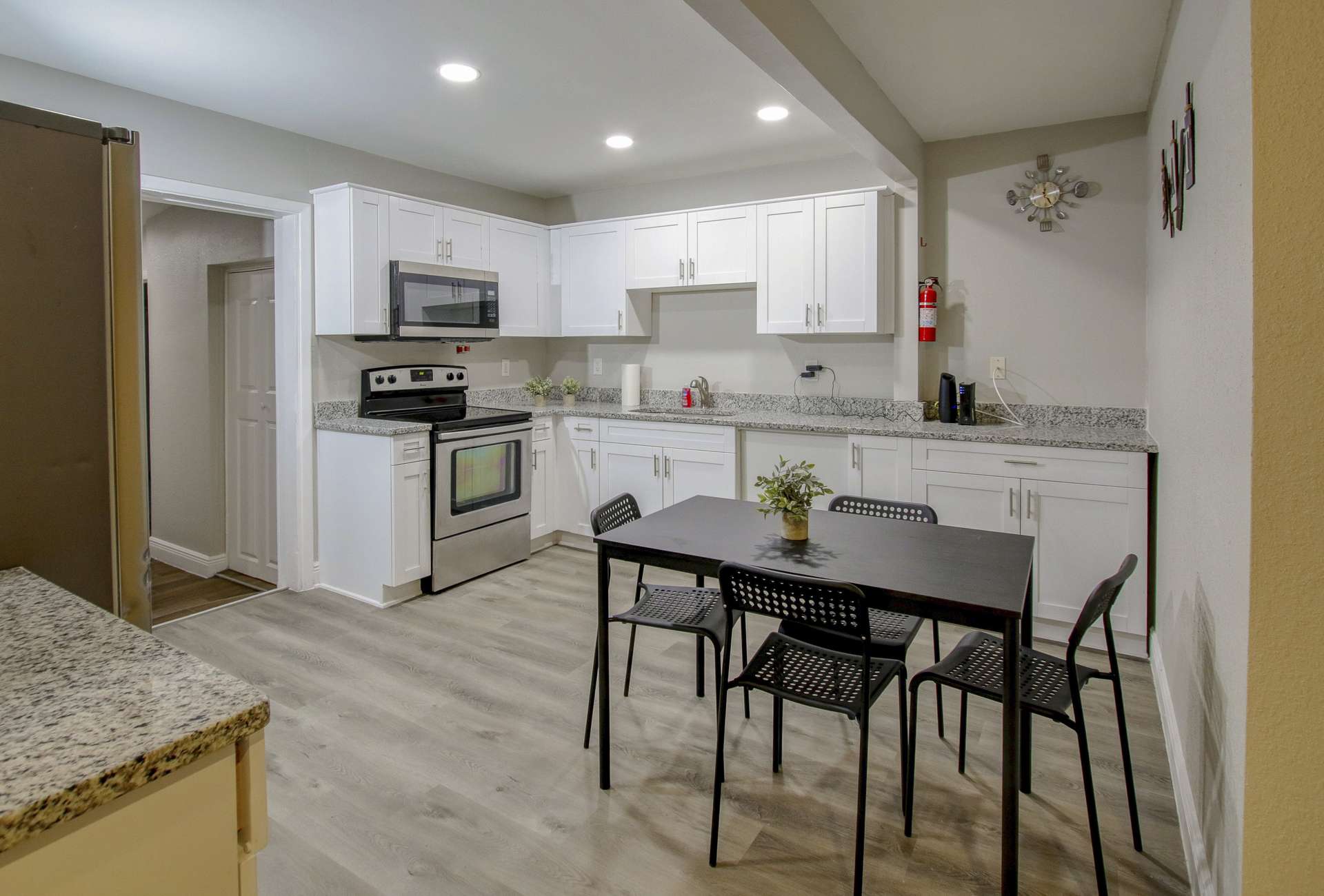 living_room, detected:kitchen stove, stove