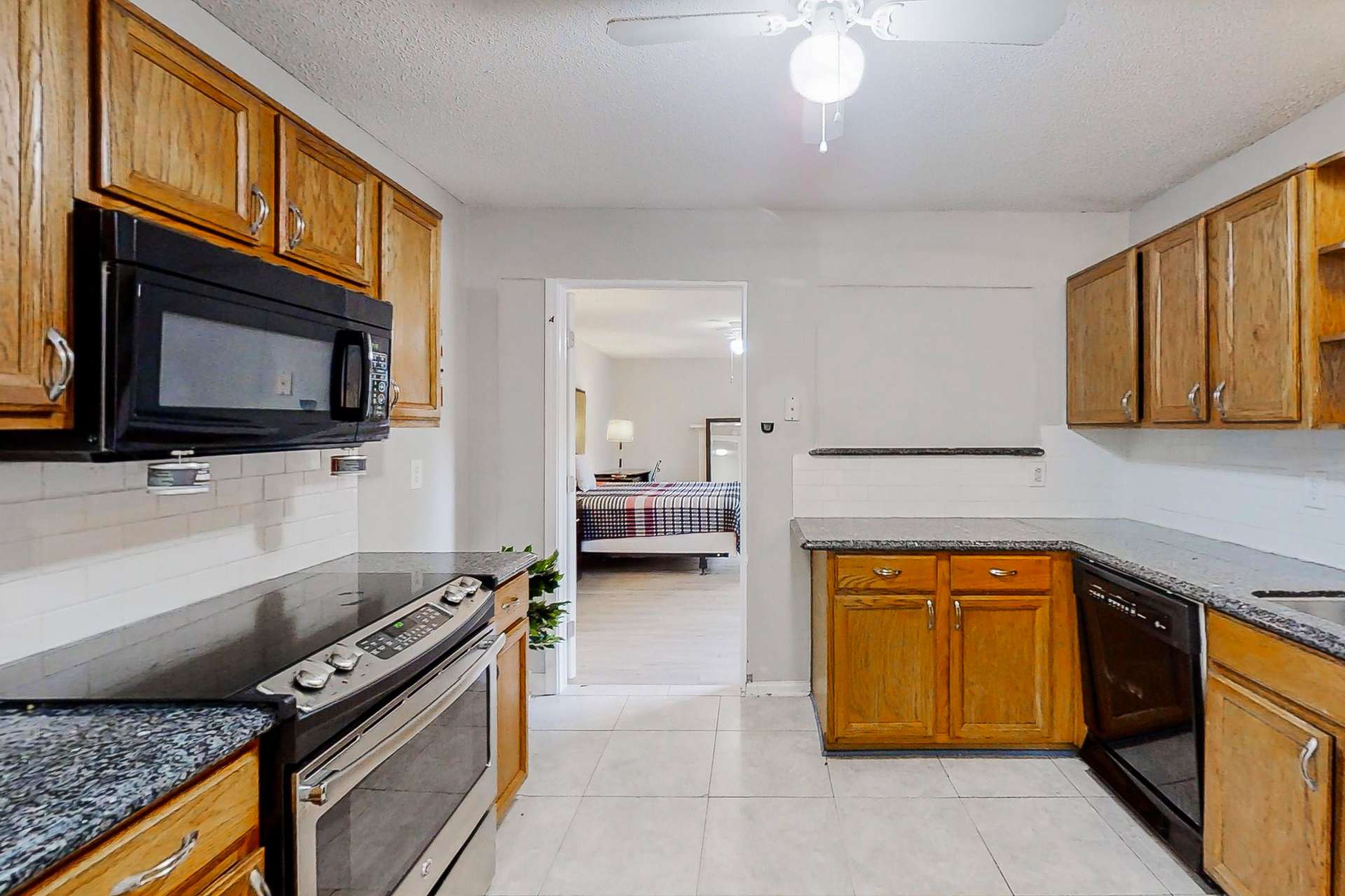 kitchen, detected: kitchen stove, stove
