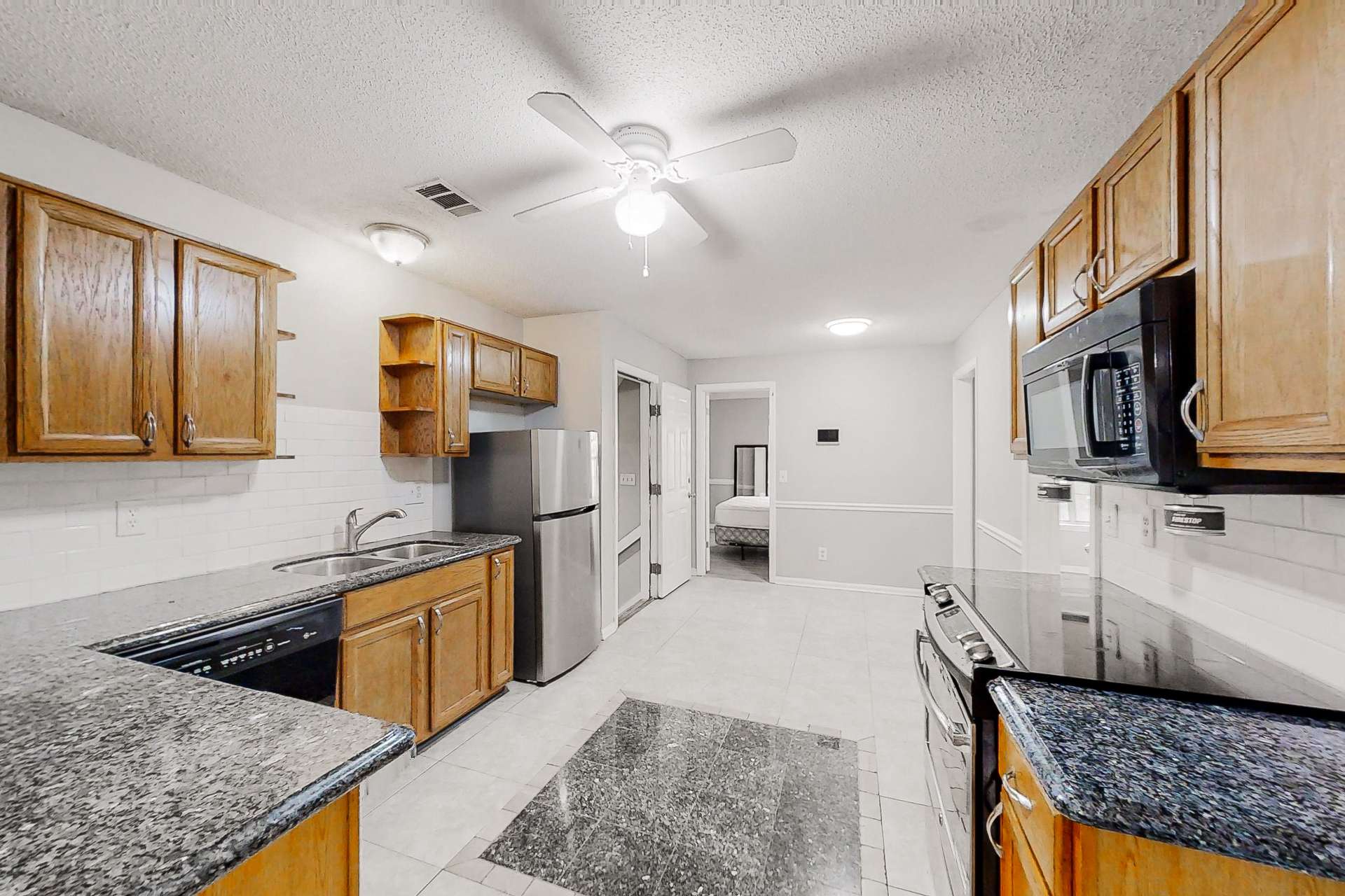 kitchen, detected: kitchen stove, ceiling fan, microwave oven, stove