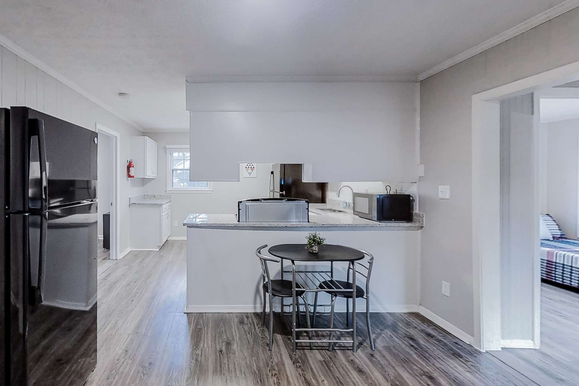 kitchen, detected:kitchen stove, window blind