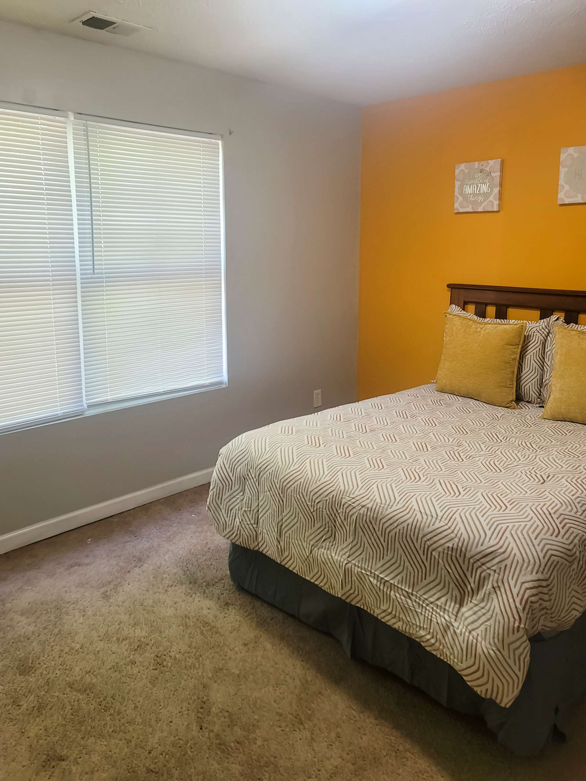 bedroom, detected:window blind, bed