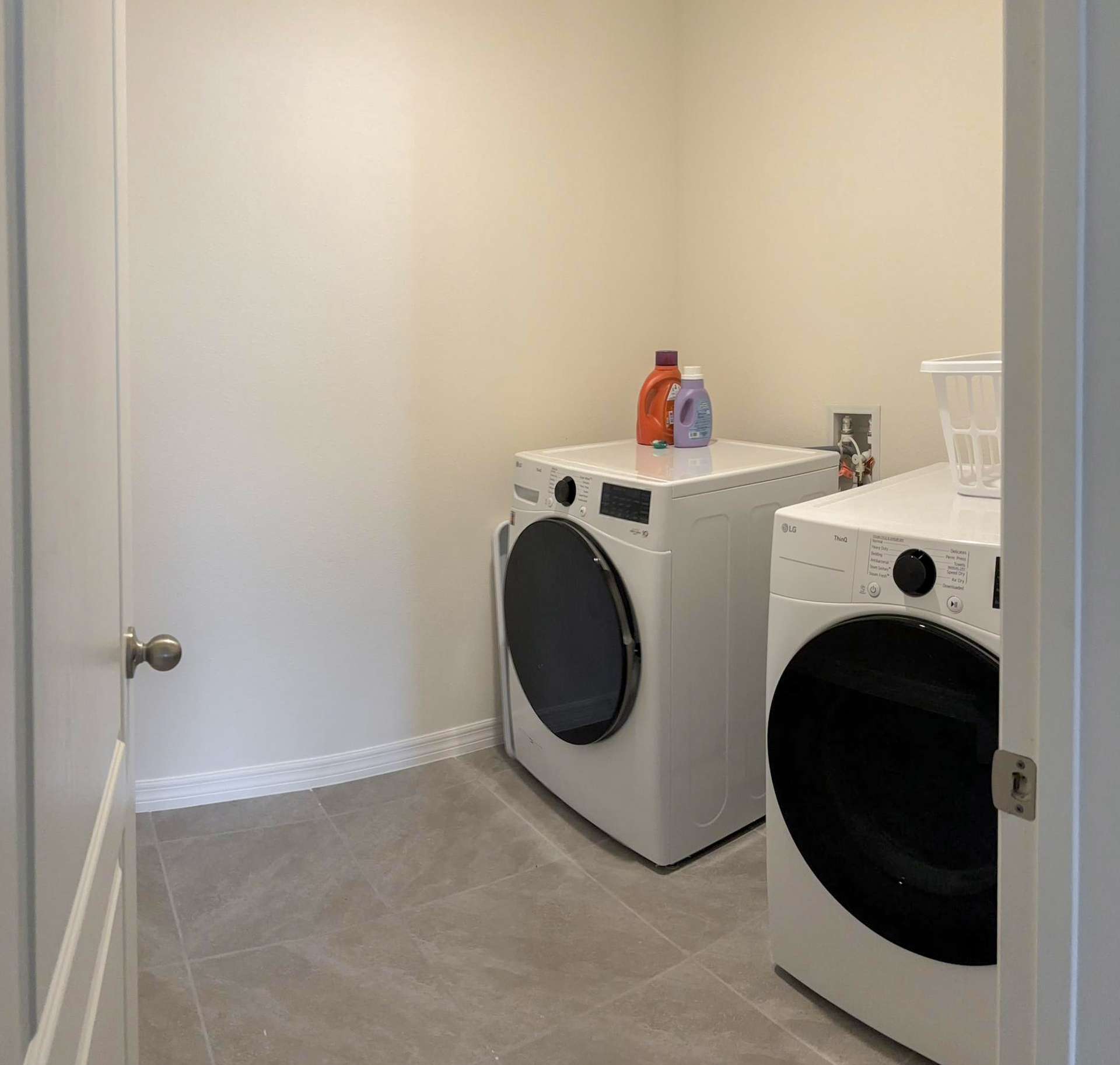 bathroom, detected:clothes dryer, washing machine