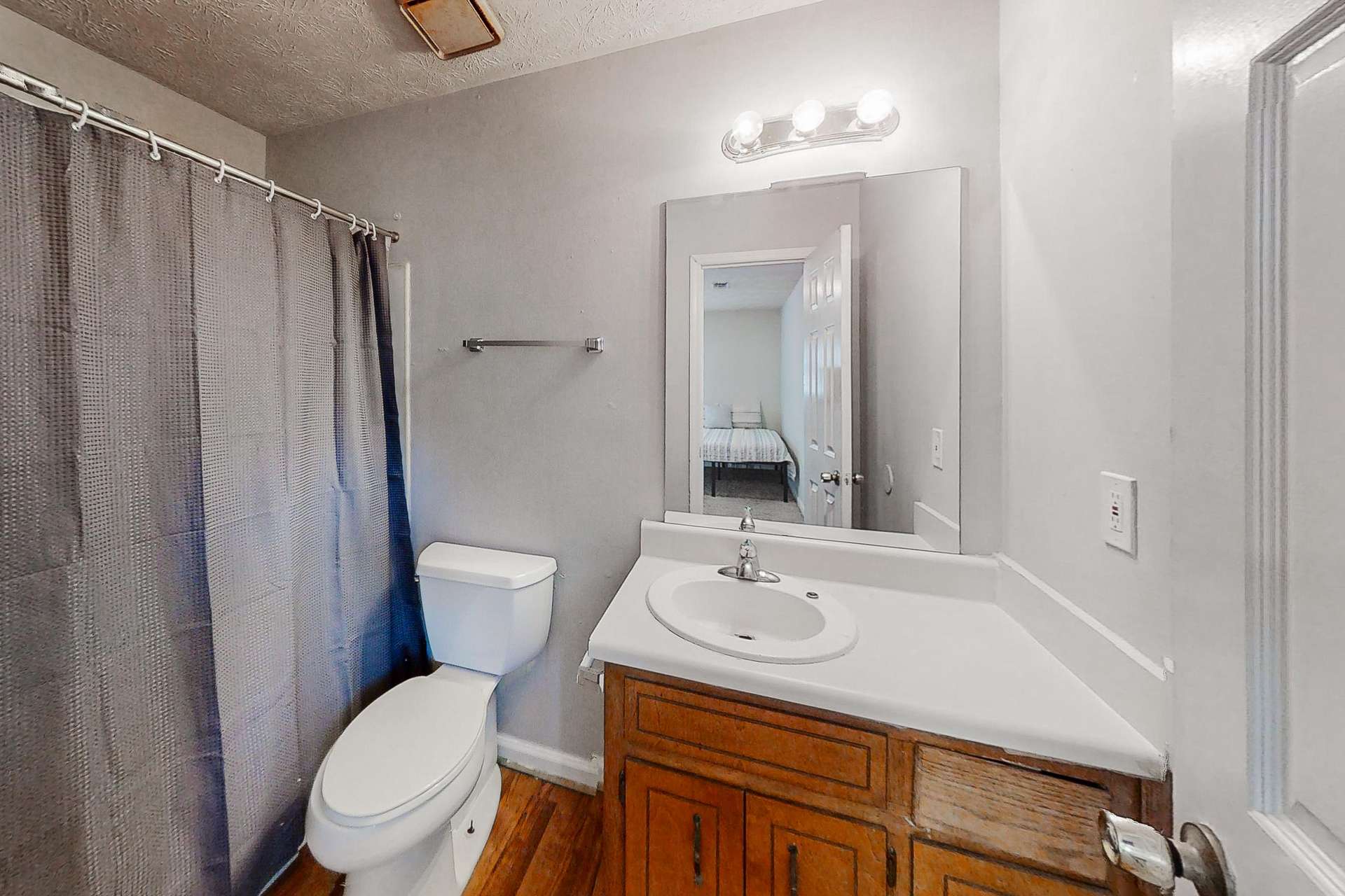 Master Bathroom (en suite for Bedroom 1)