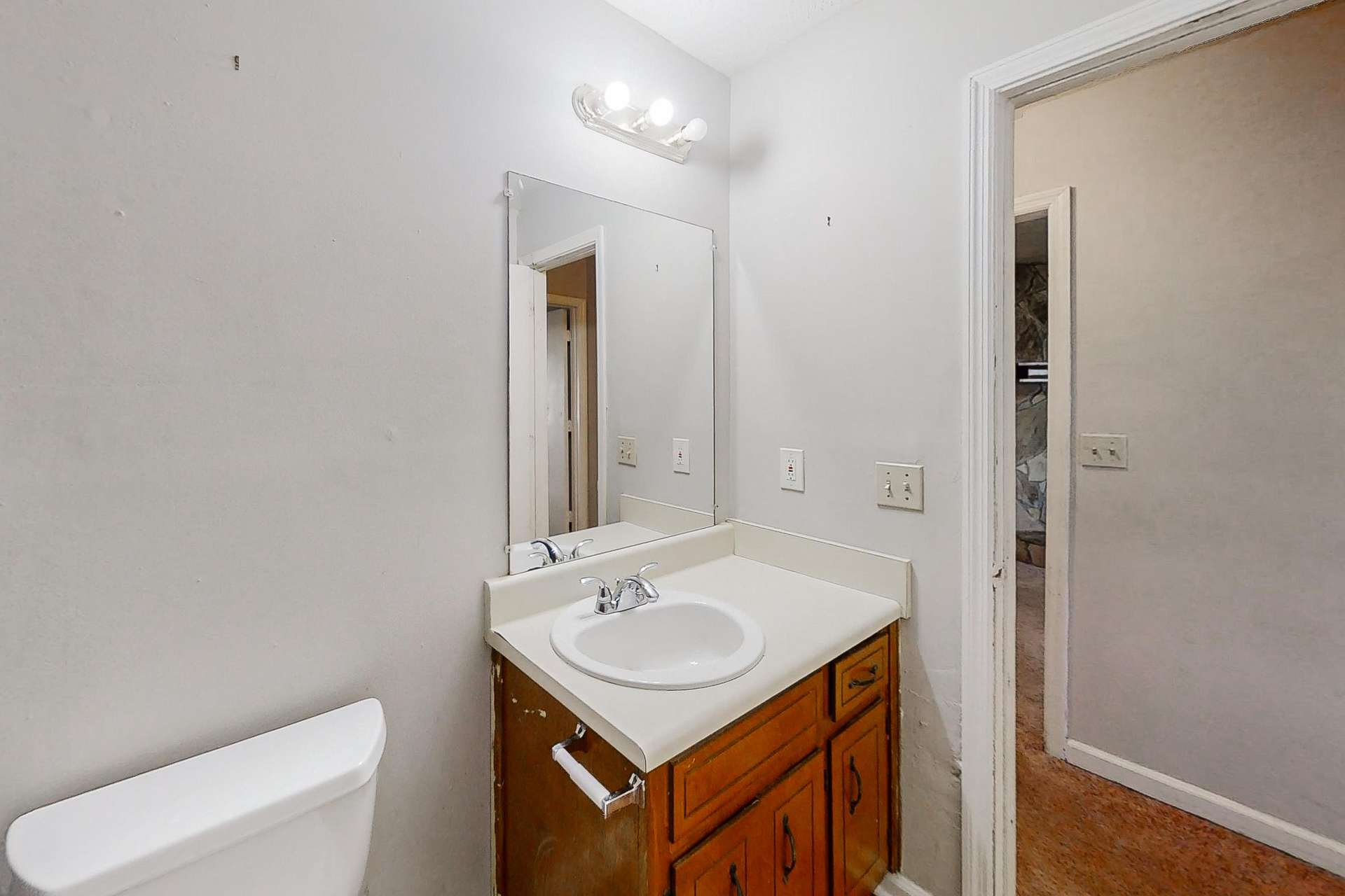 Guest Bathroom (for Bedroom 2)