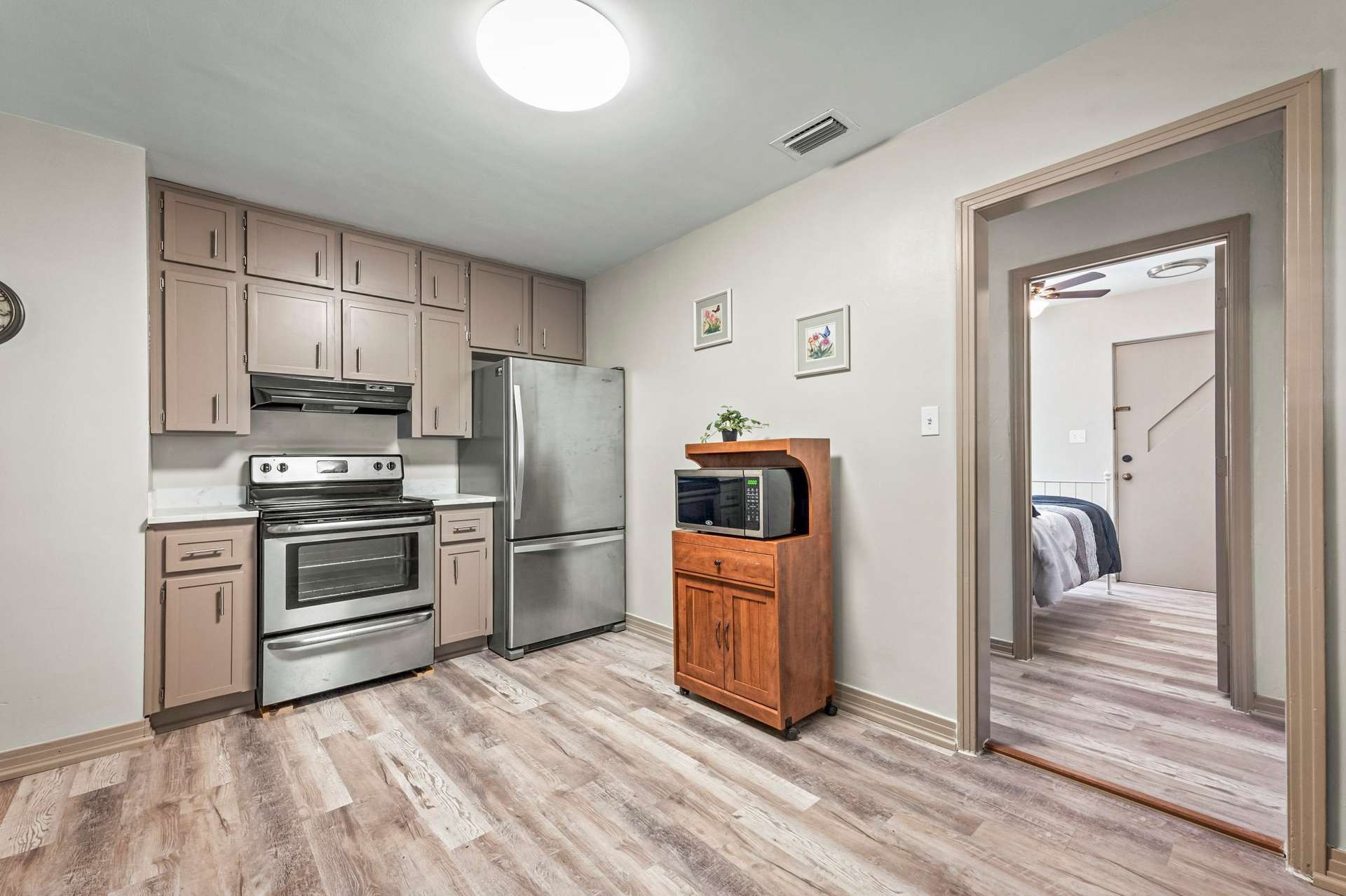 kitchen, detected:kitchen stove, stove, gas stove