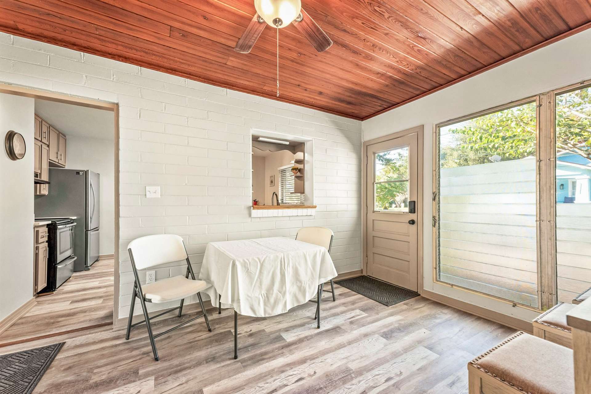 living_room, detected:ceiling fan