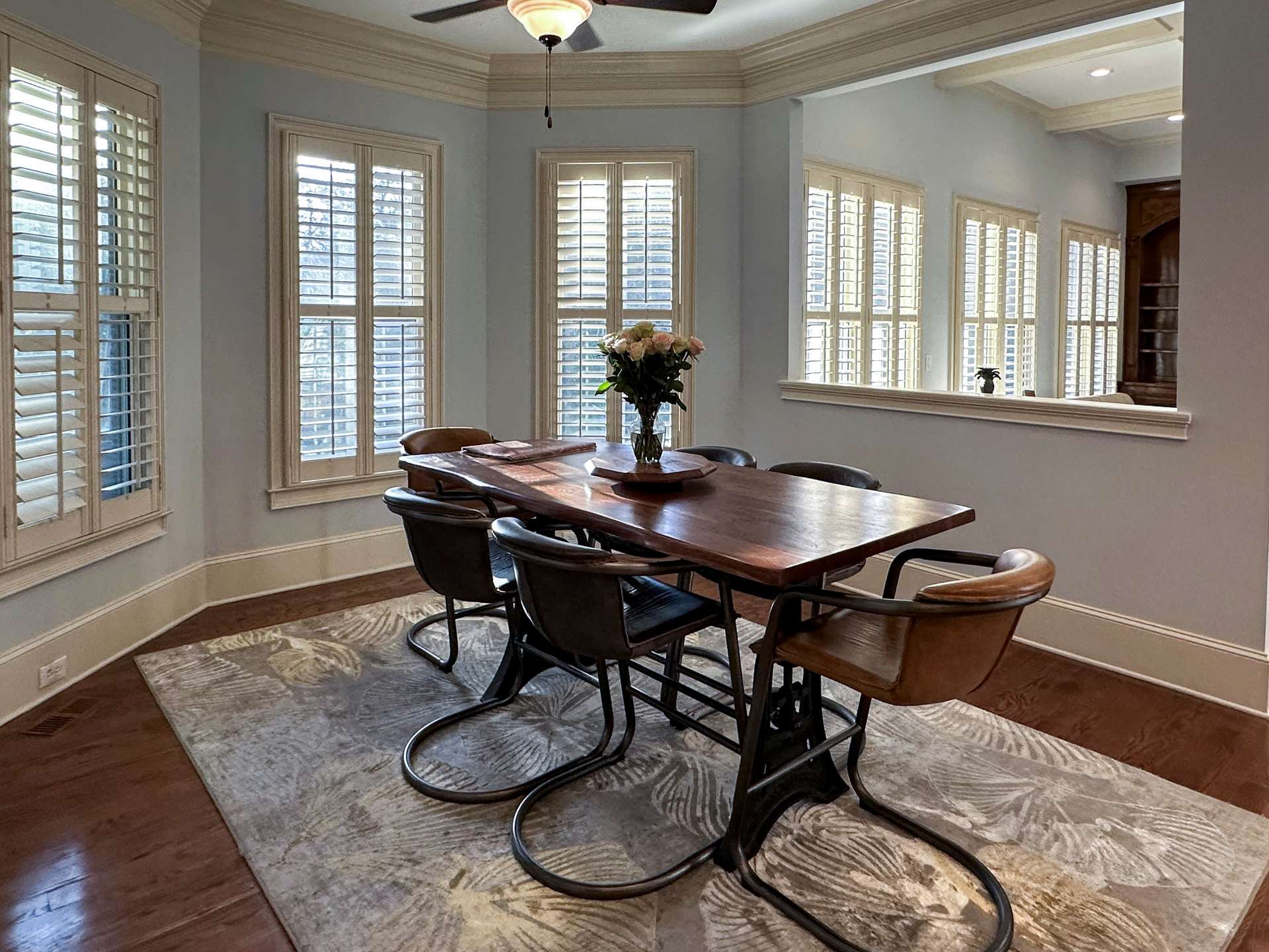 living_room, detected:window blind, ceiling fan