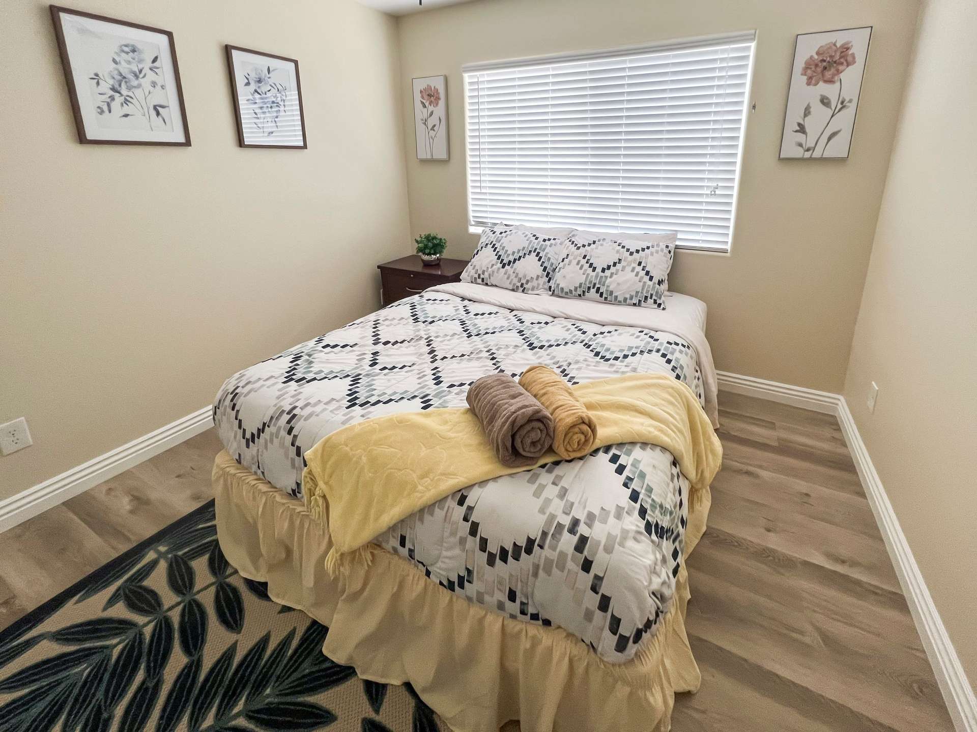bedroom, detected:window blind, bed