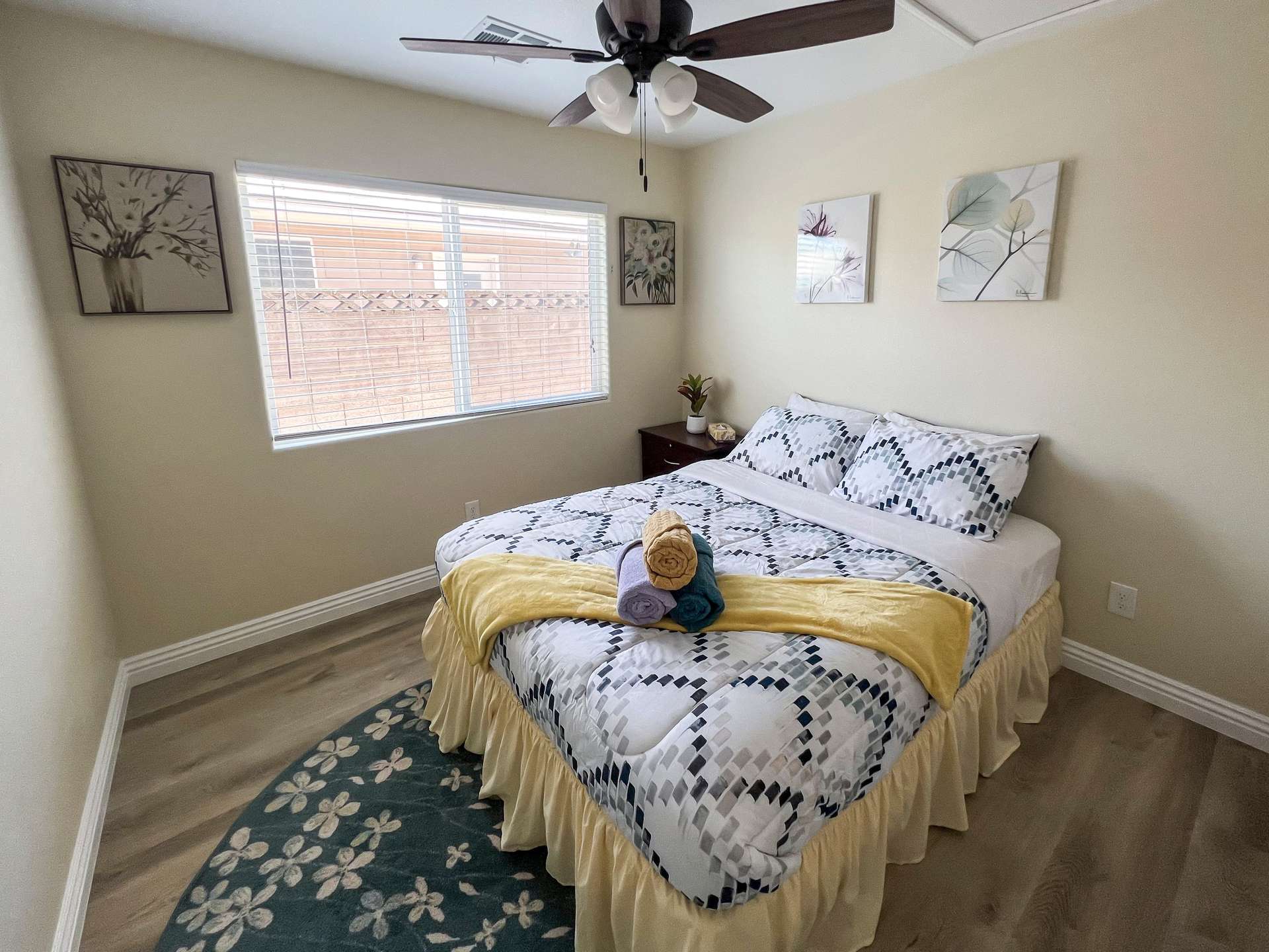 bedroom, detected:ceiling fan, window blind, bed