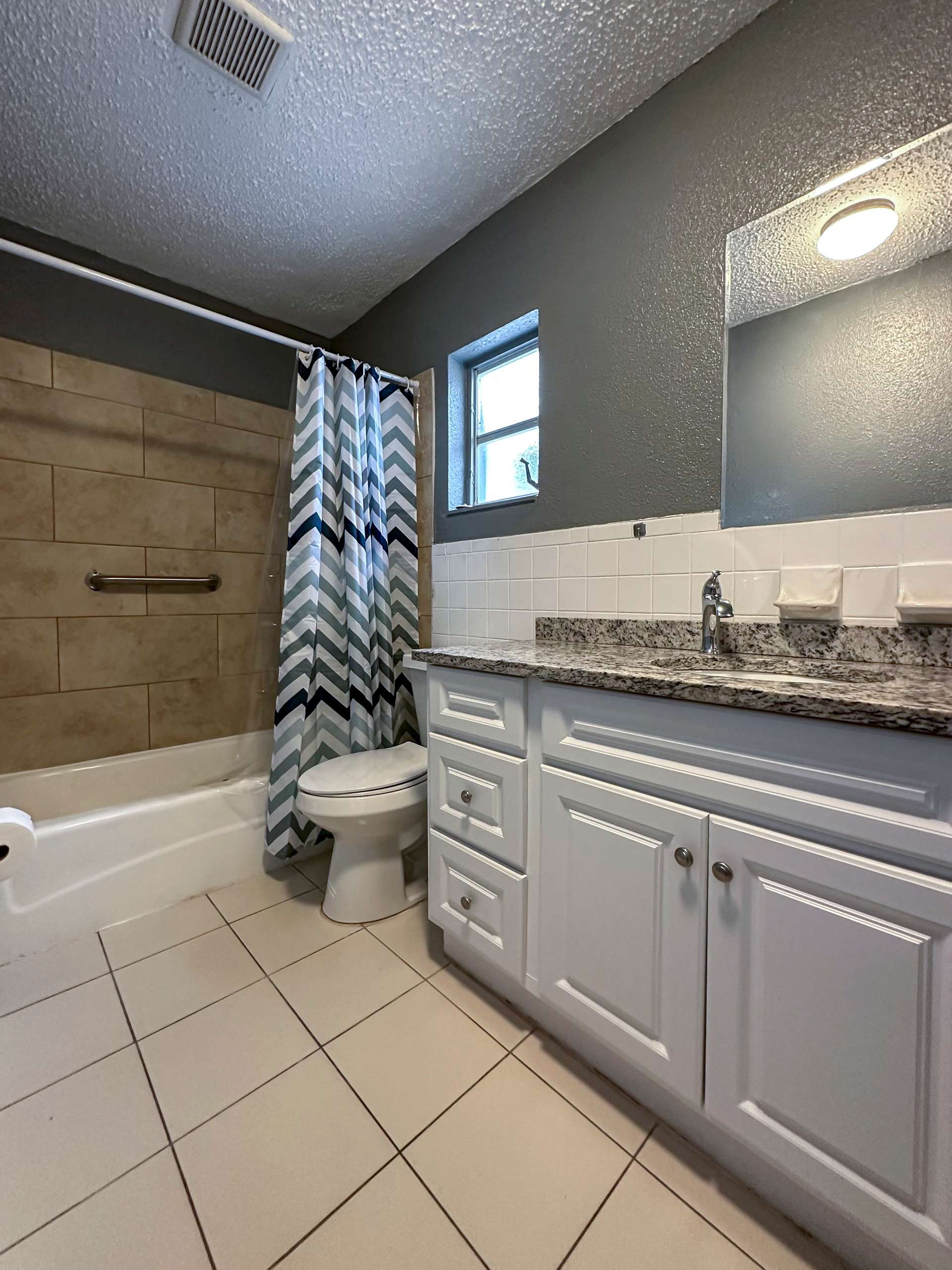 bathroom, detected:kitchen stove, shower, stove, gas stove