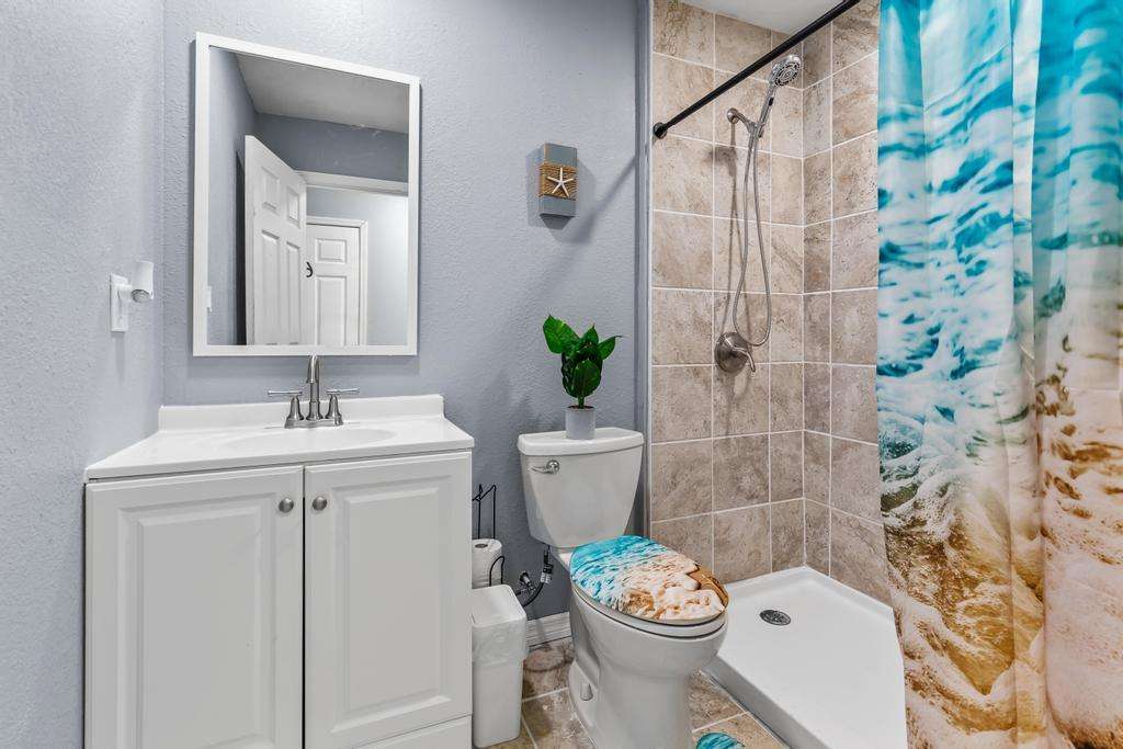Bedroom 5, 6 Bath