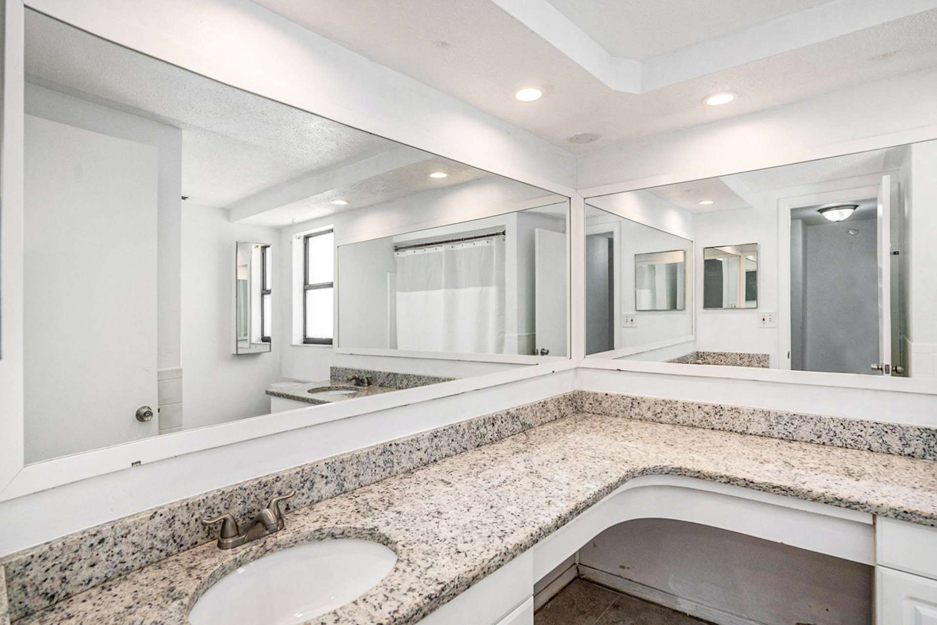 bathroom, detected:bathtub