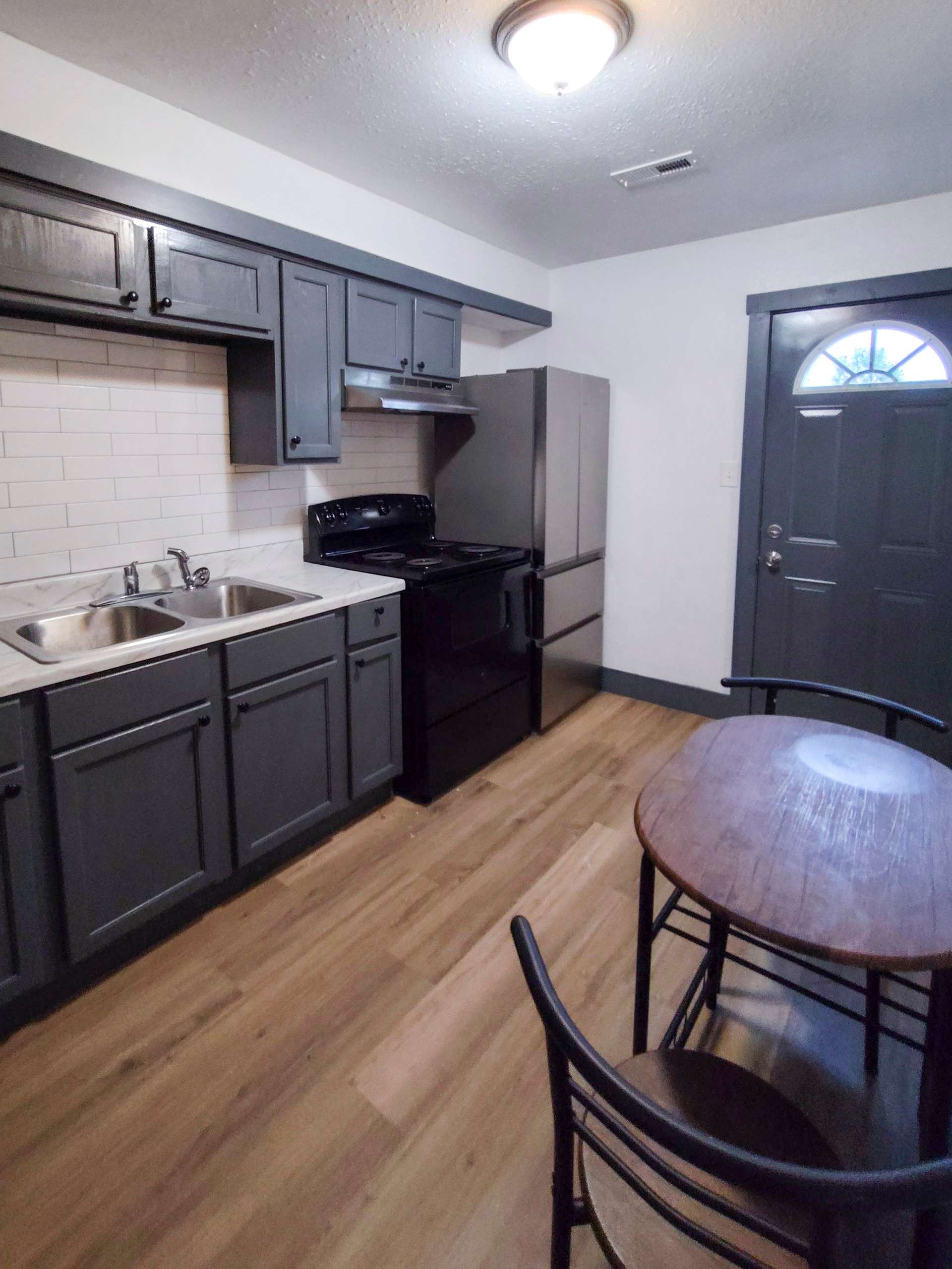 kitchen, detected:kitchen stove