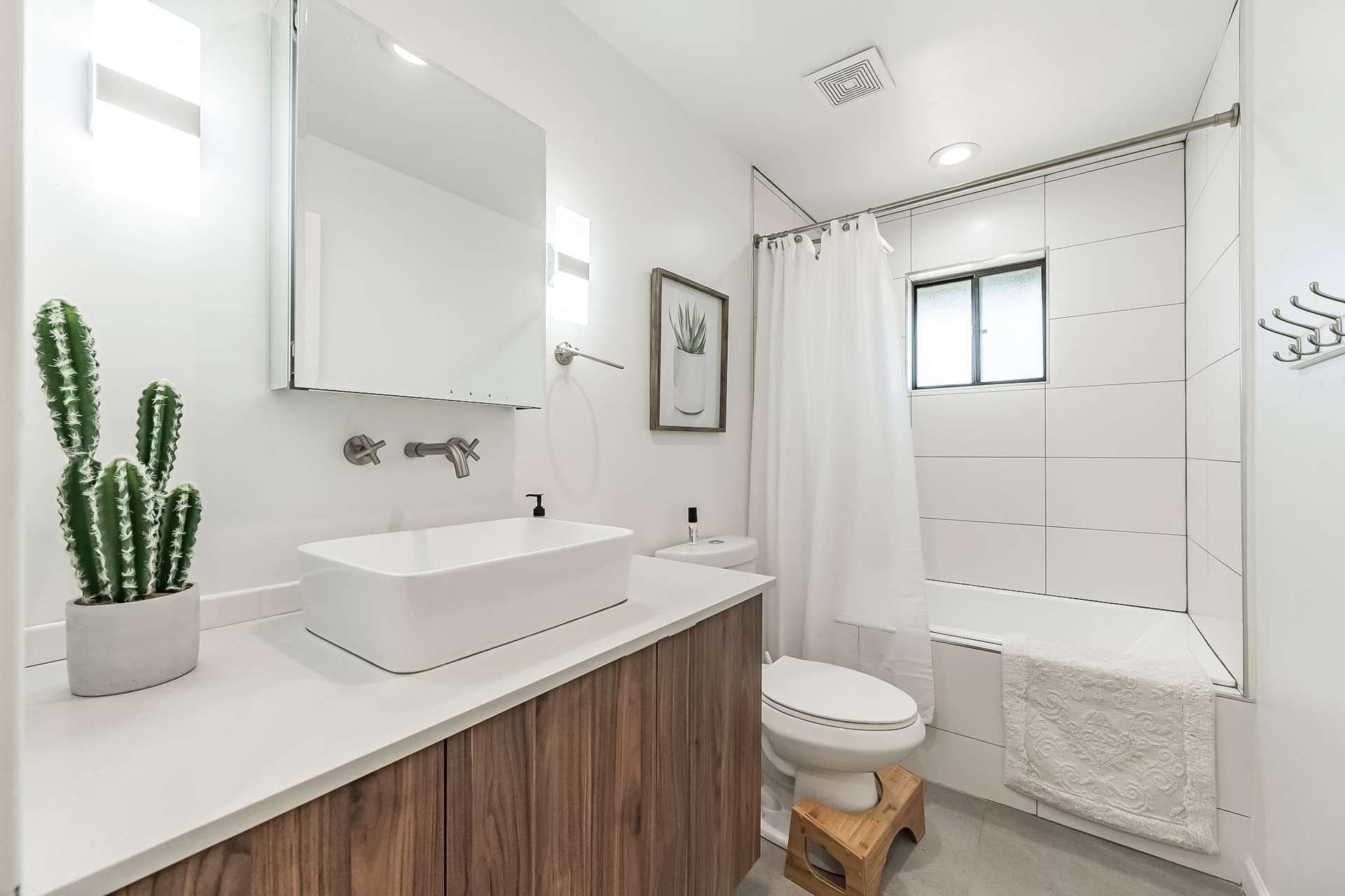 bathroom, detected:shower