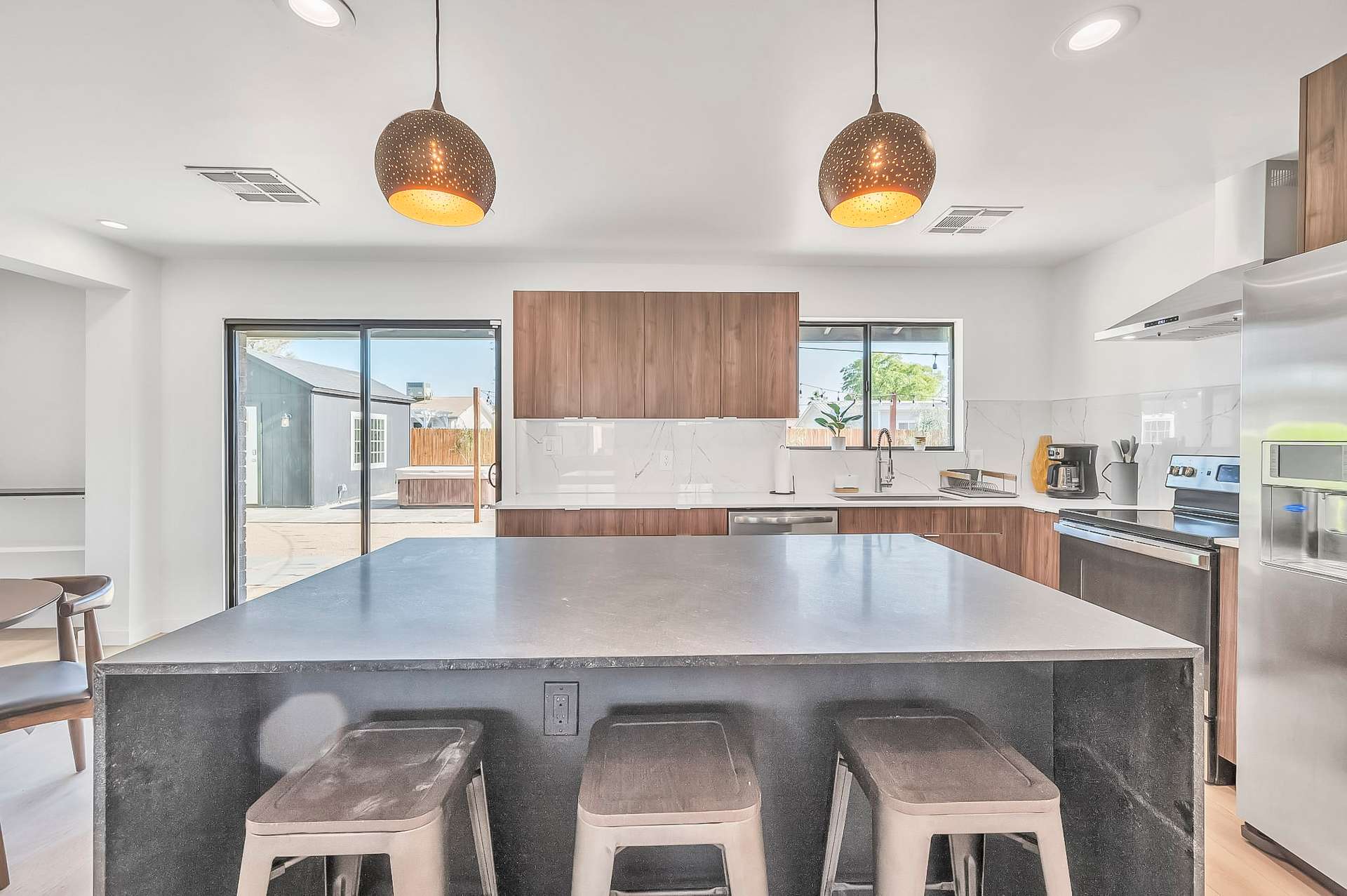 kitchen, detected:kitchen stove