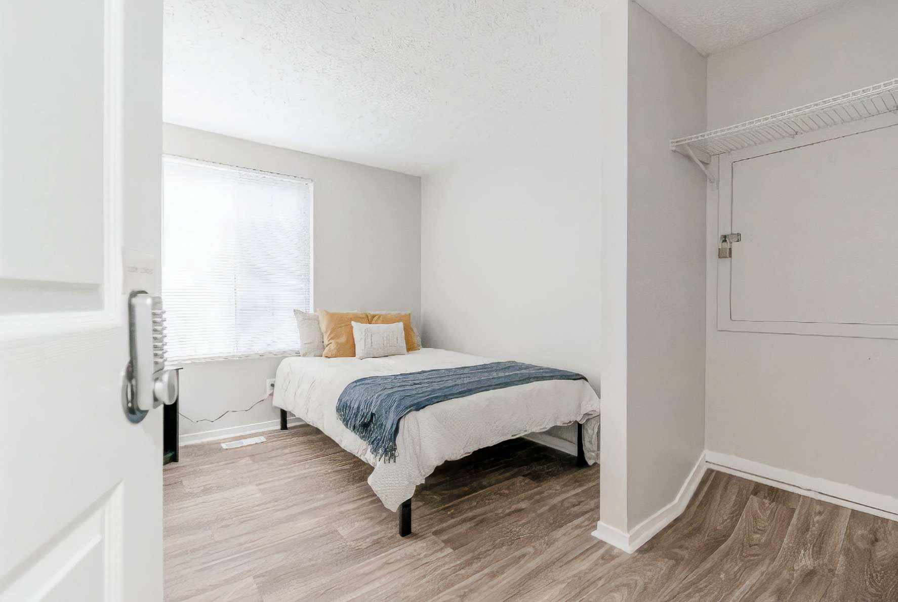 Spacious room with closet