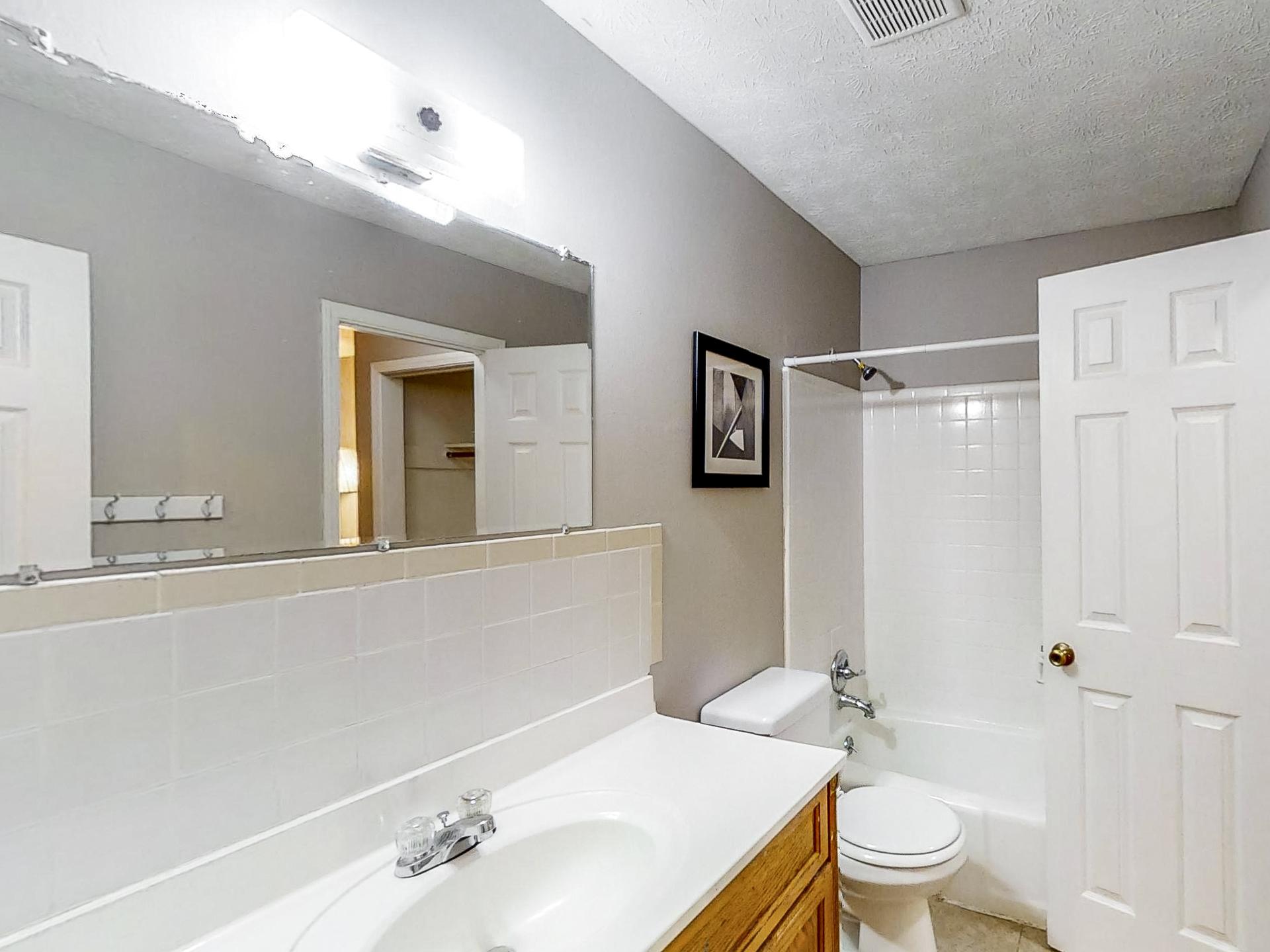 bathroom, detected: bathtub