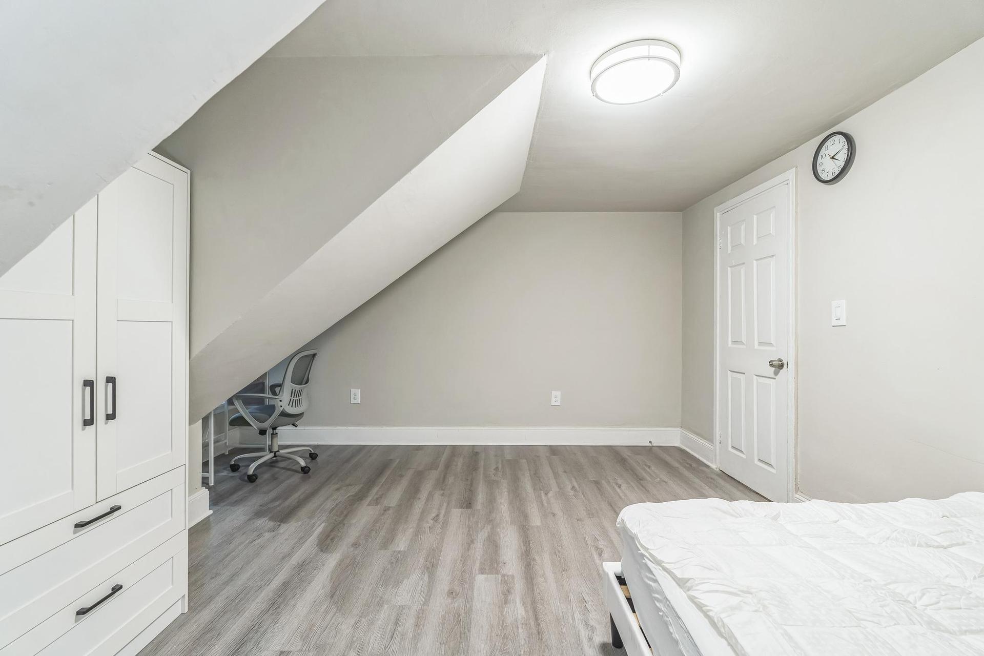 Room 7 (raw)