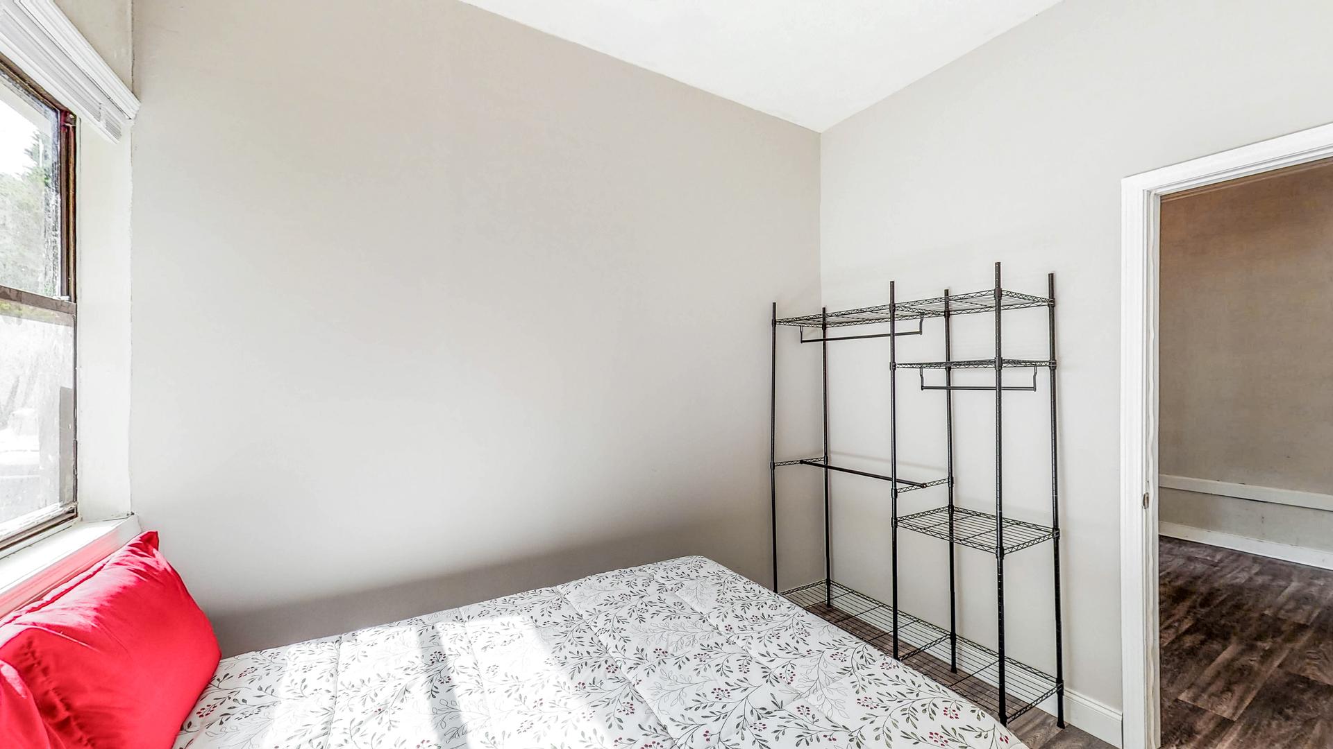 bedroom, detected: bed, carpet