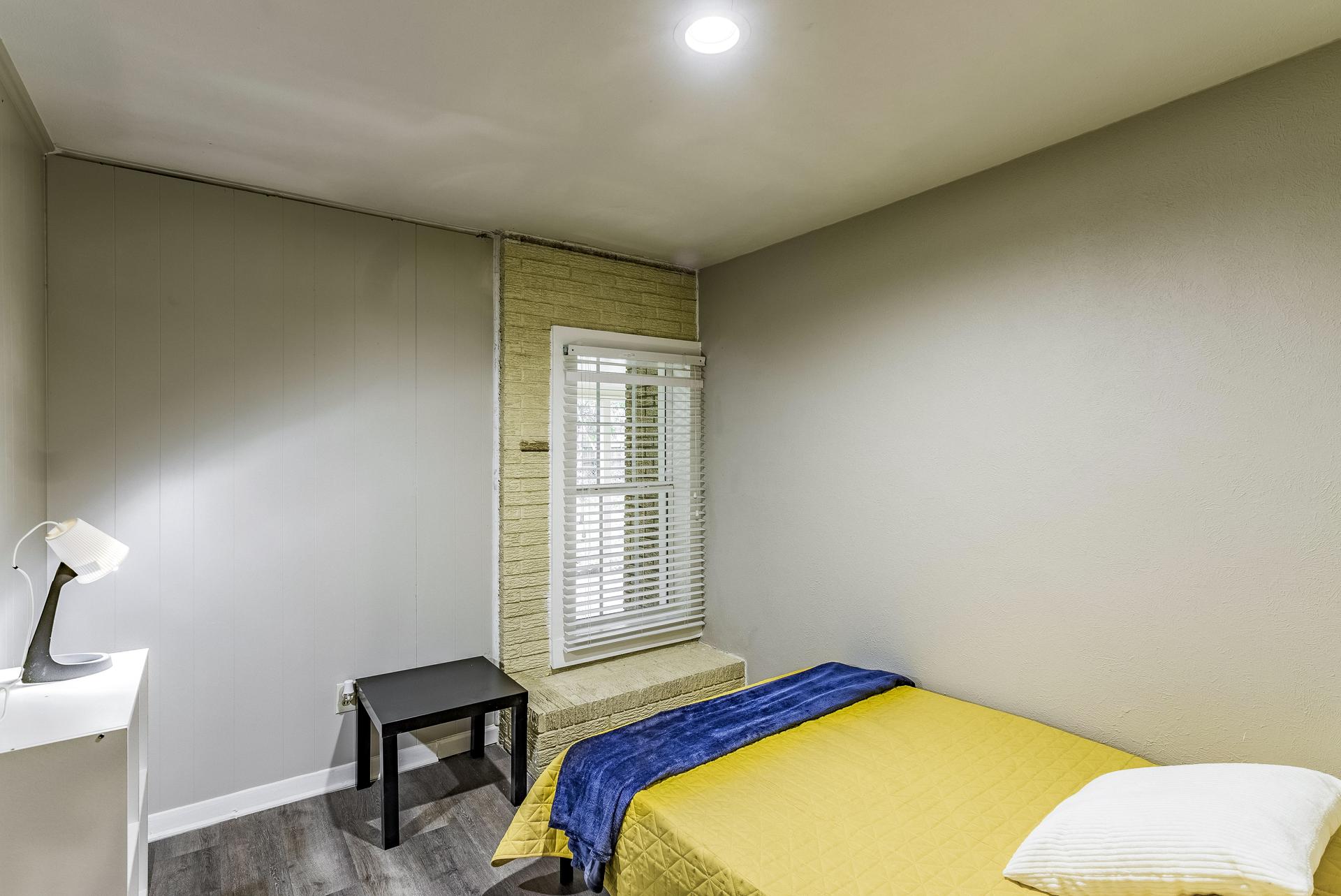 bedroom, detected: bed, window blind