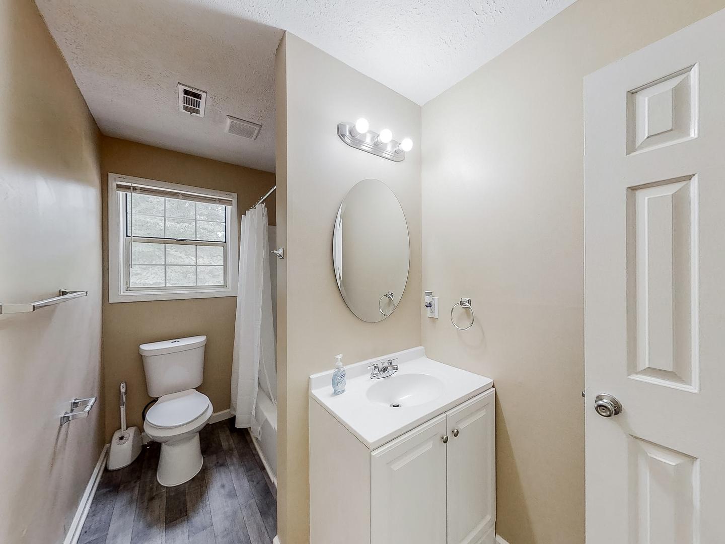 Bathroom(s)