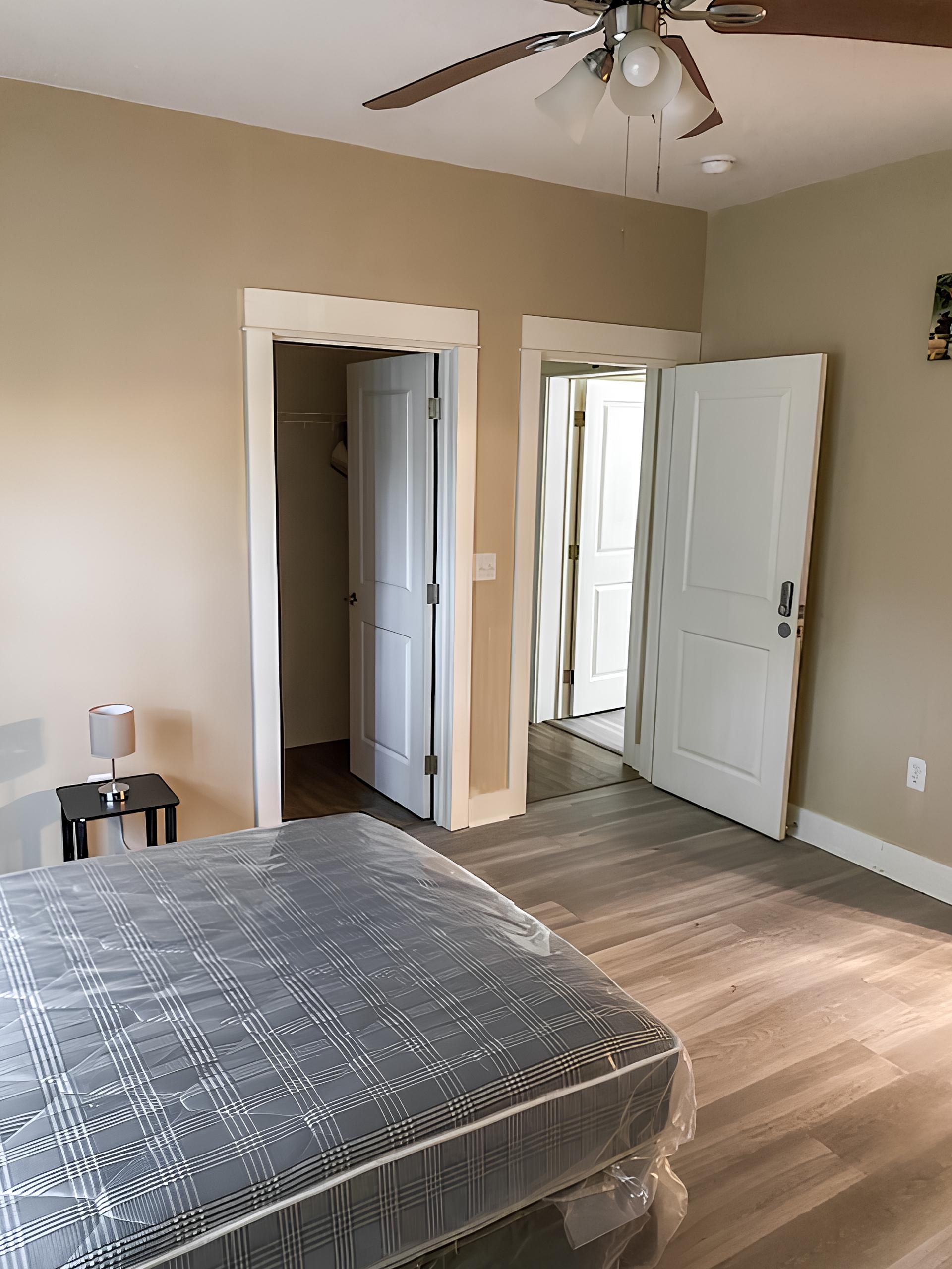 bedroom, detected: ceiling fan, bed