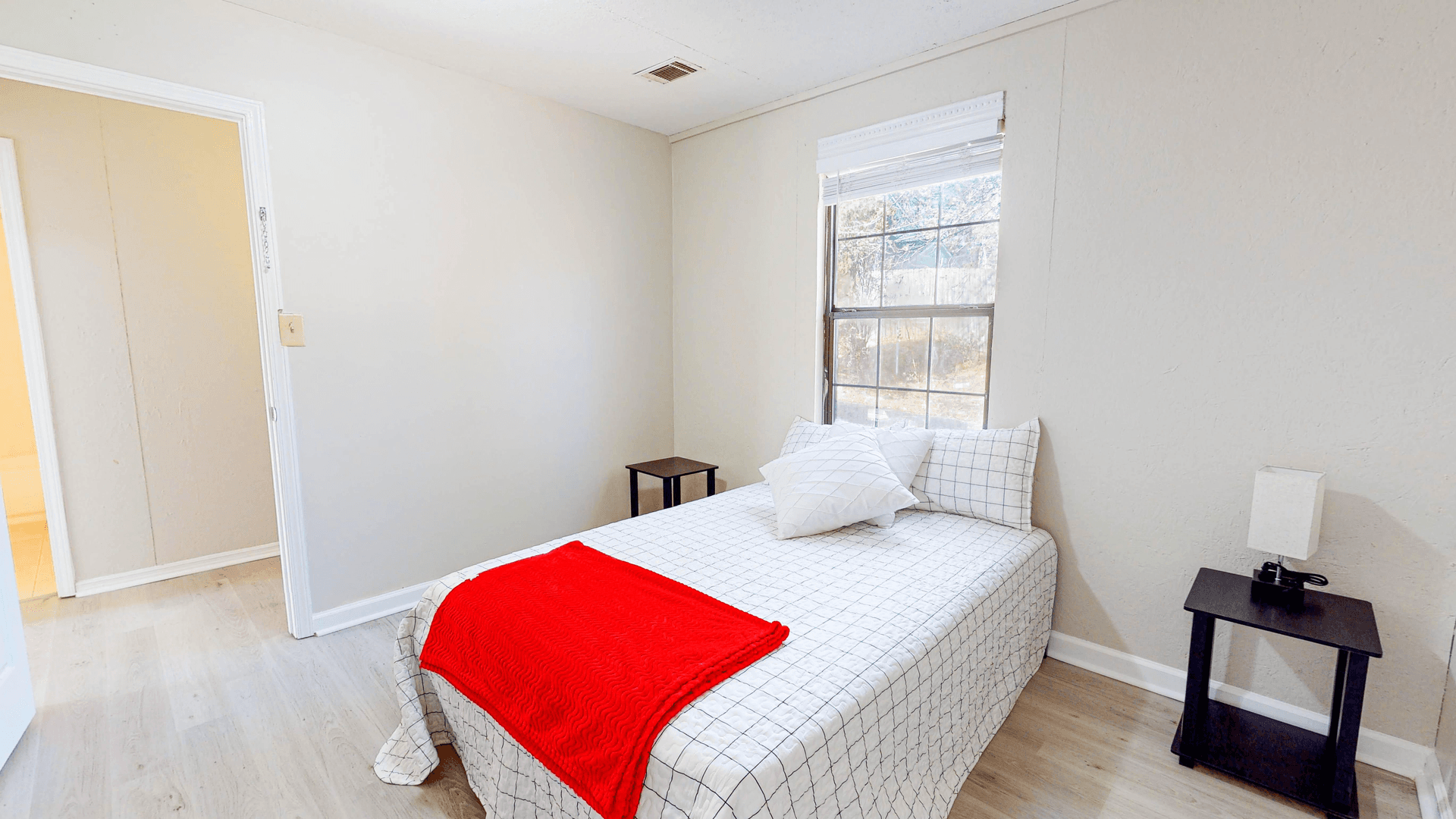 bedroom, detected: bed