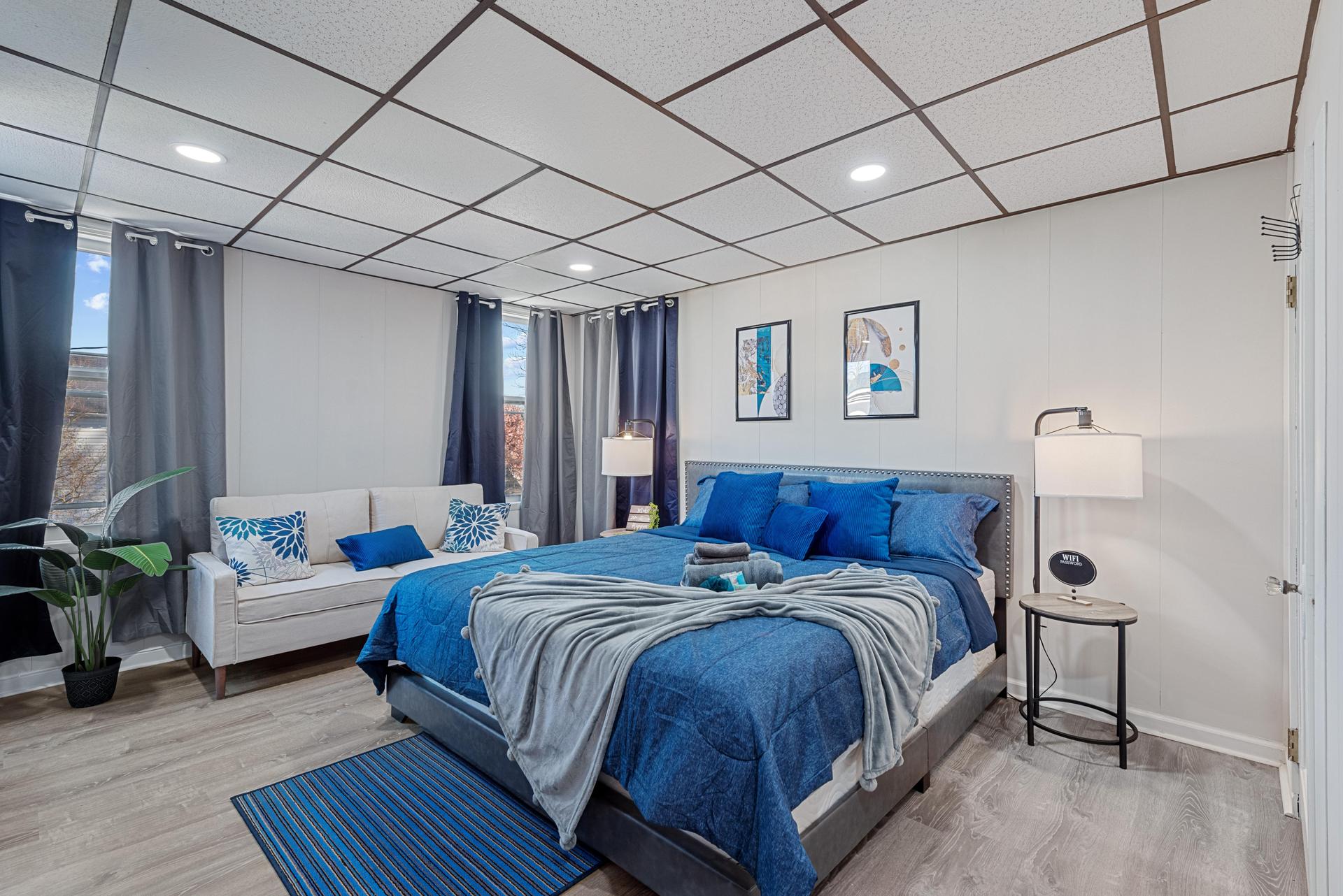 Enjoy a comfortable King-sized, a room equipped size 12x17 with a mini fridge,  convenien work station, an High -speed WIFI .