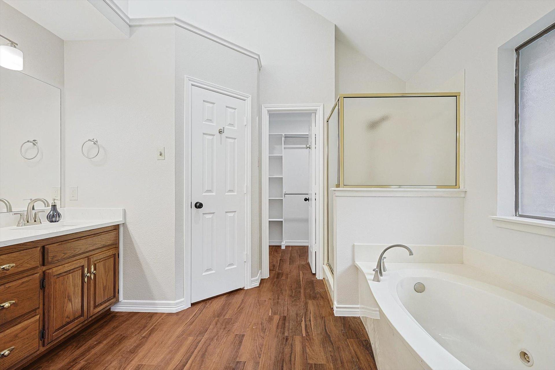 Walk in shower as well as jetted tub