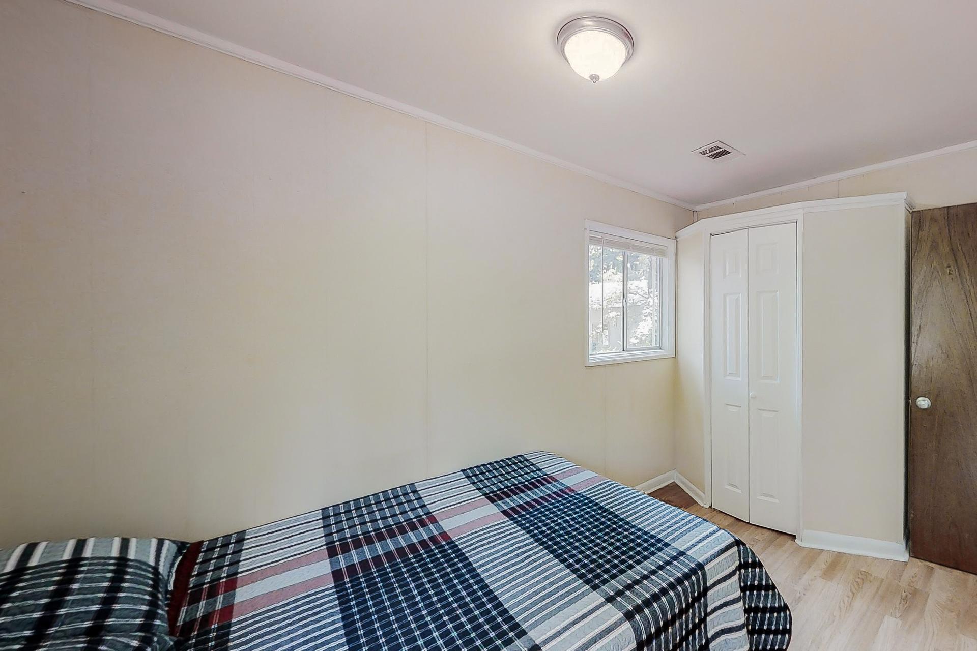 bedroom, detected: bed, window blind