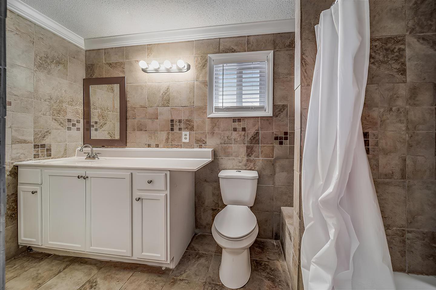 Bathroom(s)